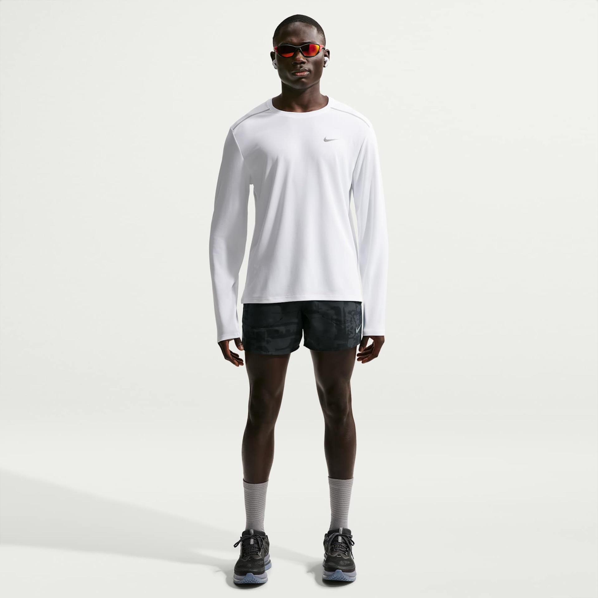 Camiseta Dri-FIT Nike Manga Longa UV Miler Masculina - Foto 4