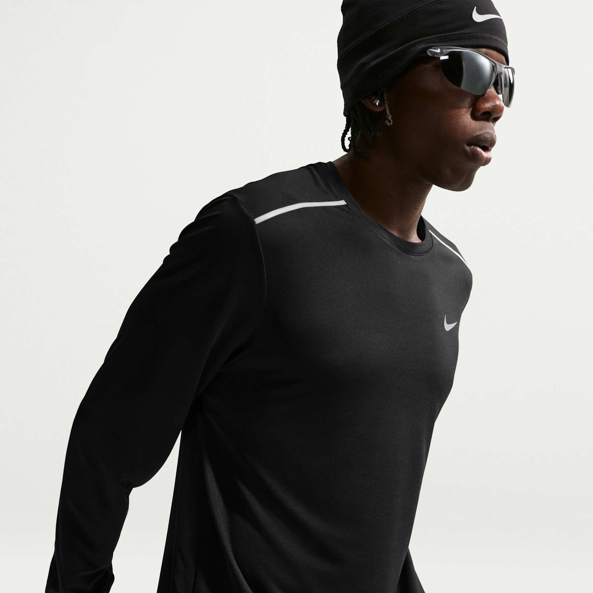 Camiseta Dri-FIT Nike Manga Longa UV Miler Masculina - Foto 3