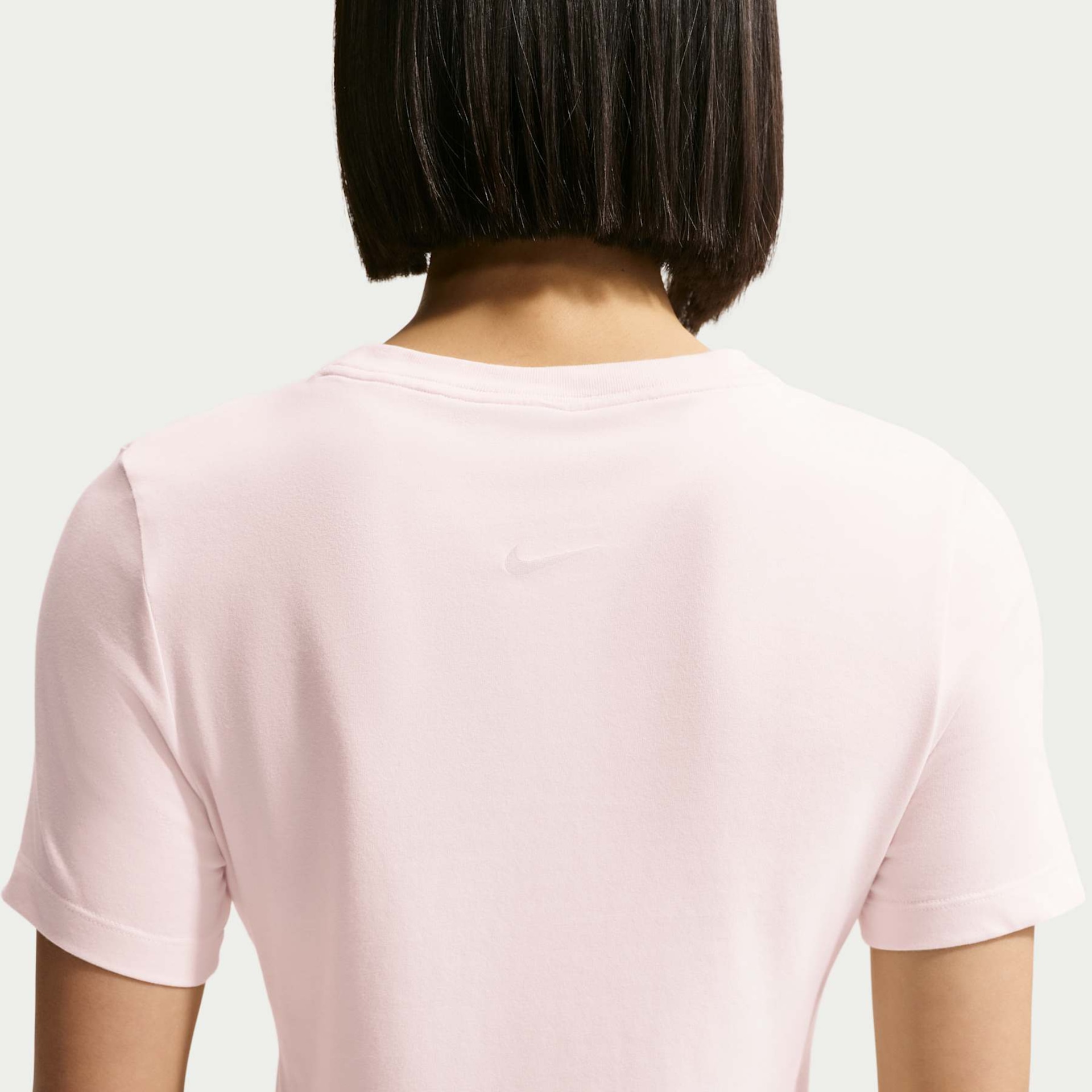 Camiseta Nike Sportswear Logo Feminina - Foto 2
