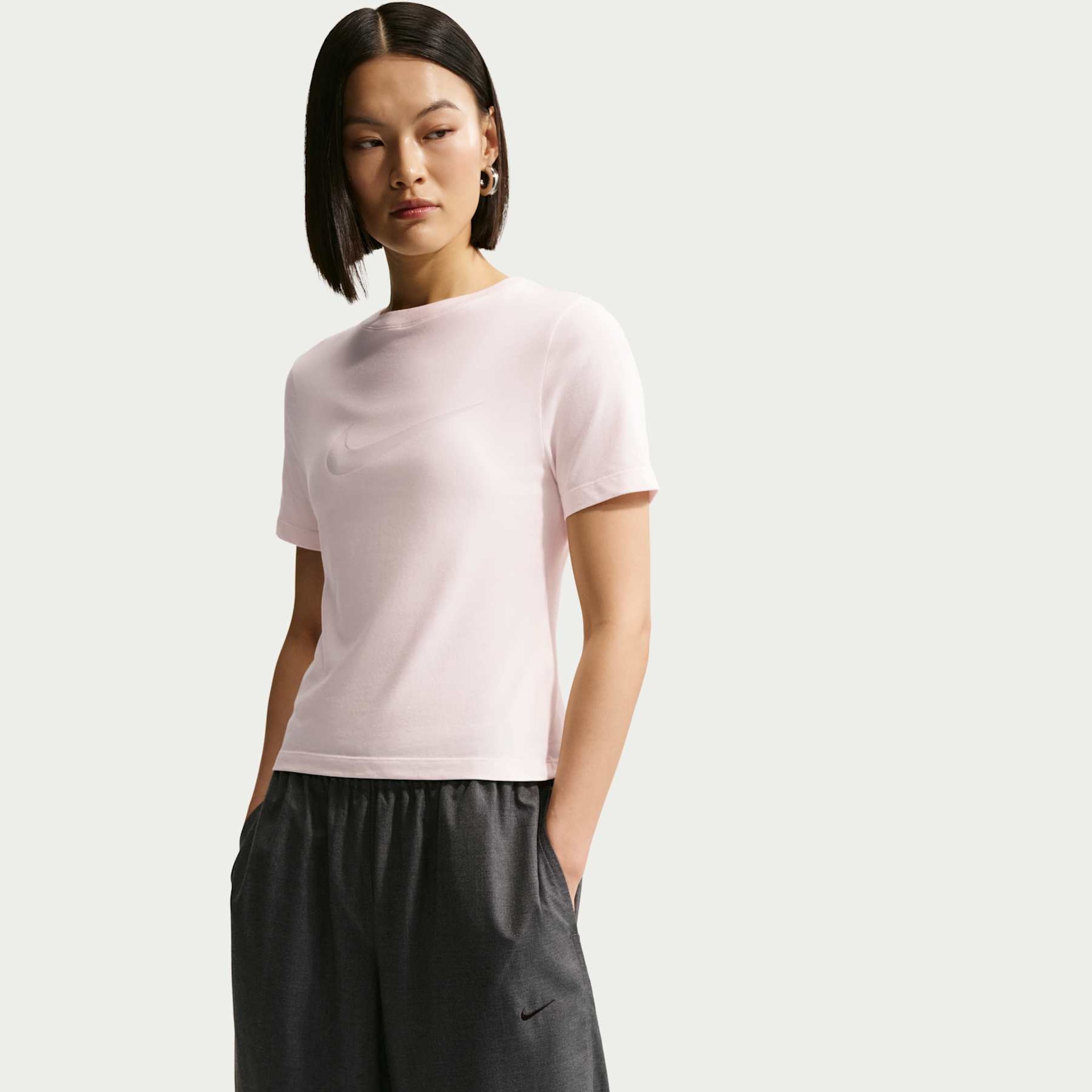 Camiseta Nike Sportswear Logo Feminina - Foto 3