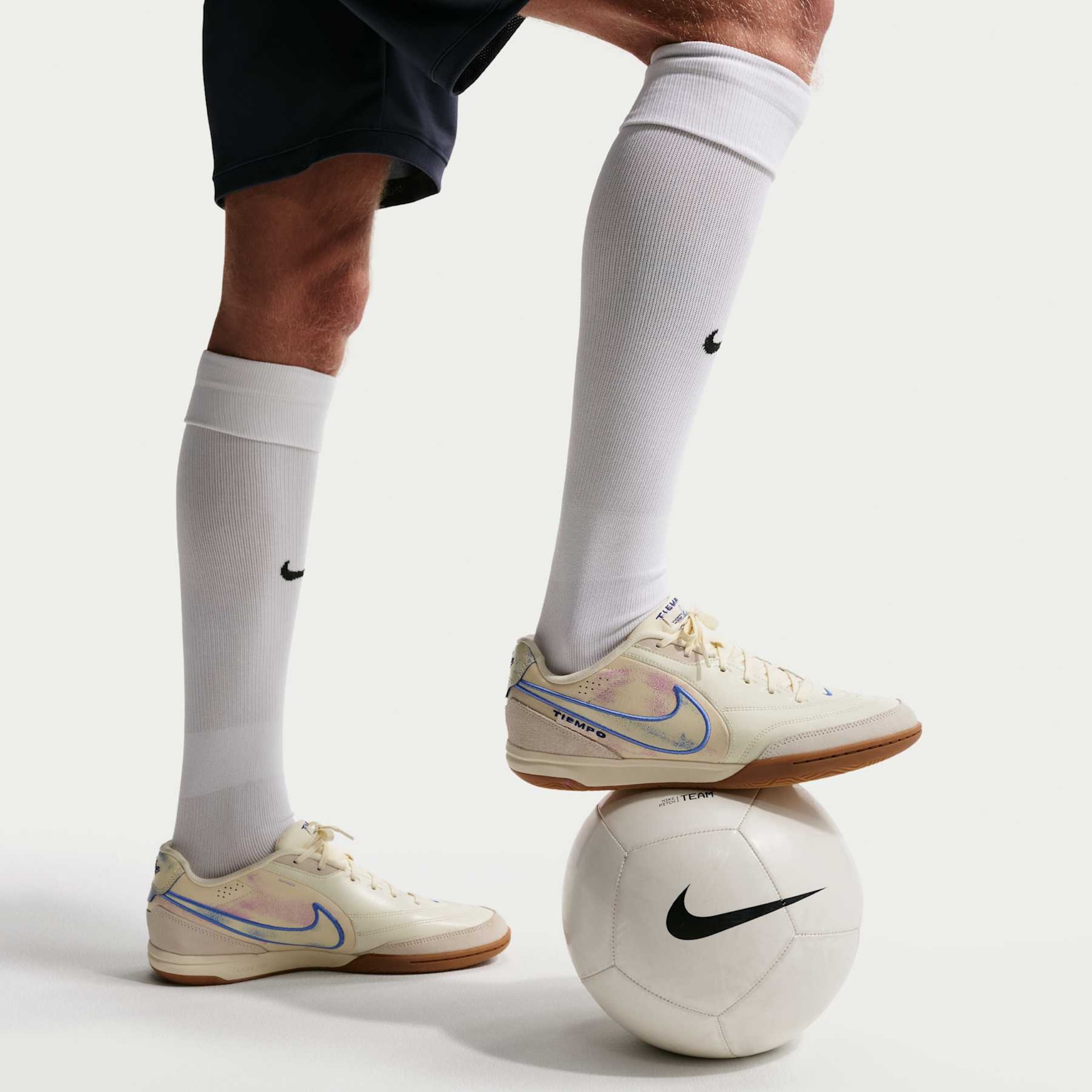 Chuteira Futsal Nike Tiempo Streetgato Premium - Foto 9