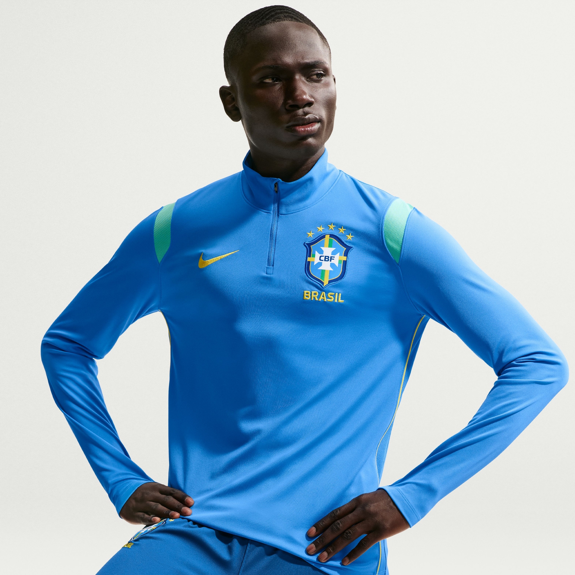 Imagem principal de Camiseta Brasil Nike Manga Longa Academy Pro Masculina