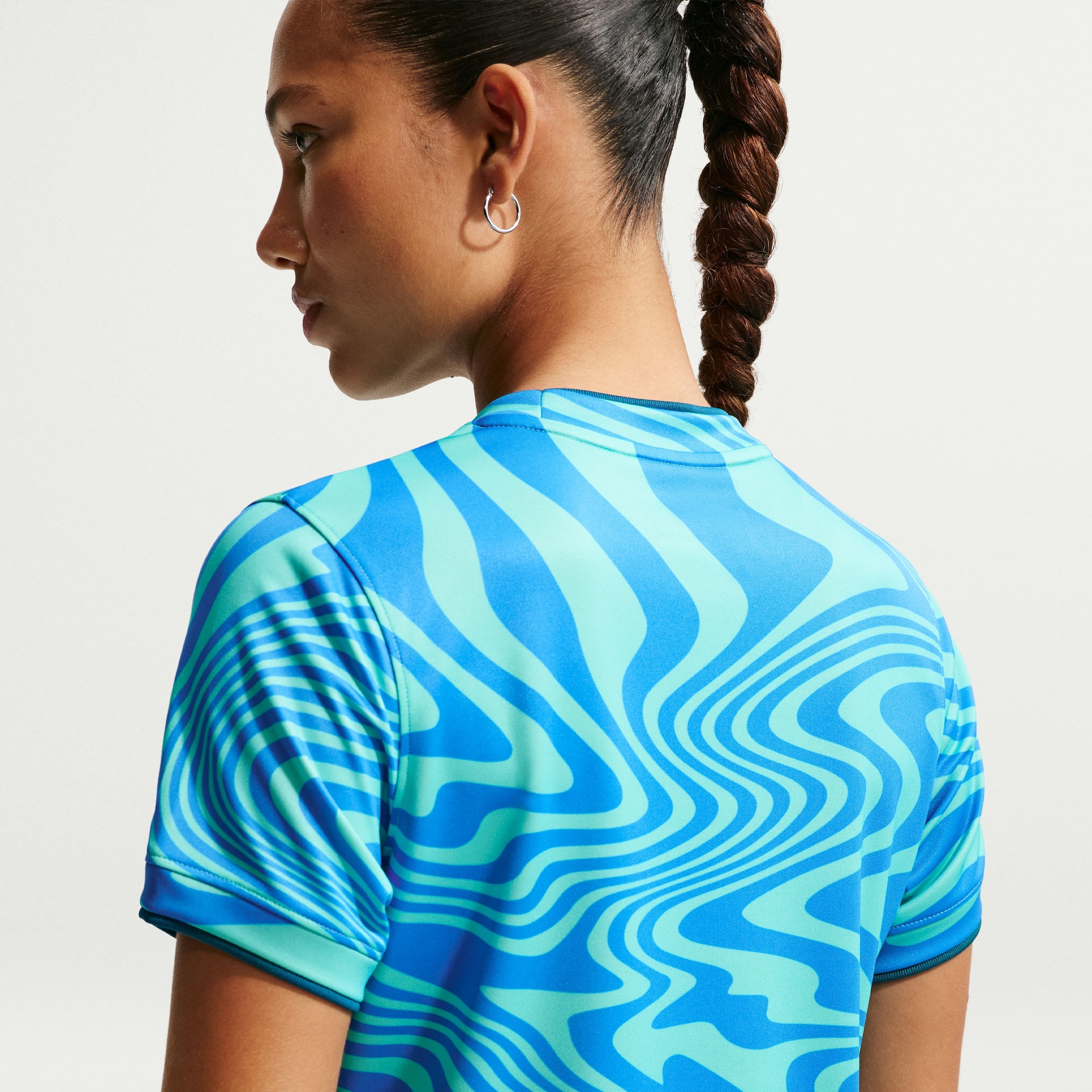 Camiseta Brasil Nike 2026 Pré-Jogo Feminina - Foto 2