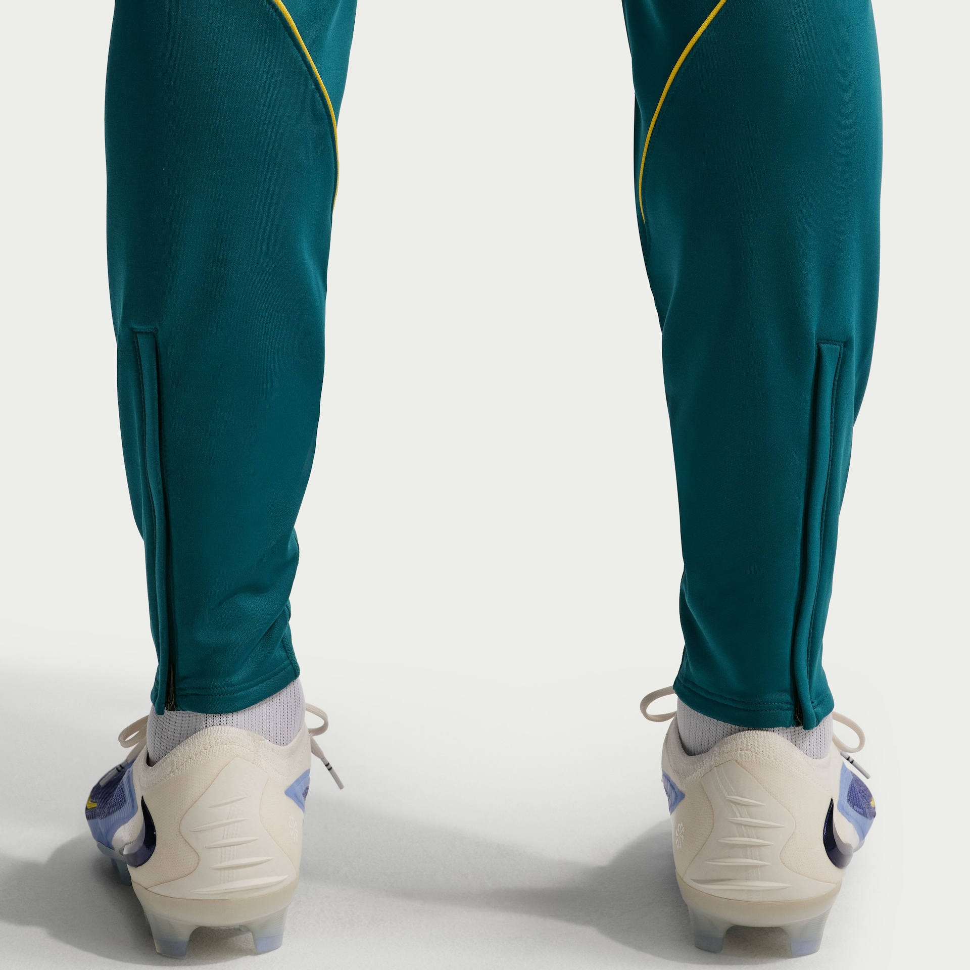 Calça Brasil Dri-FIT Nike Strike Masculina - Foto 5
