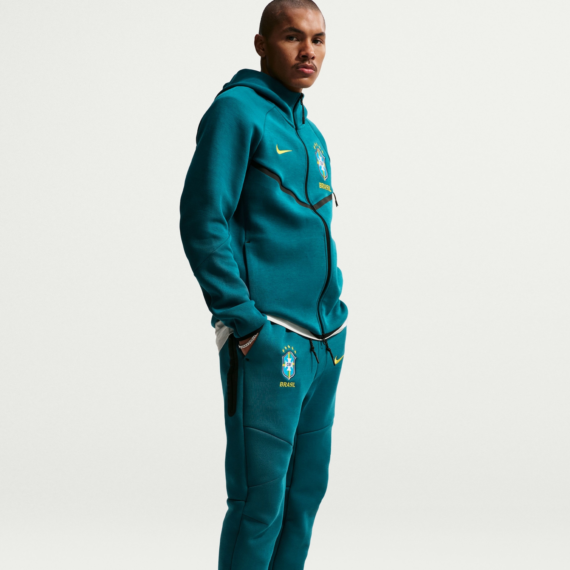 Calça Brasil Nike Tech Fleece Joggers Masculina - Foto 4