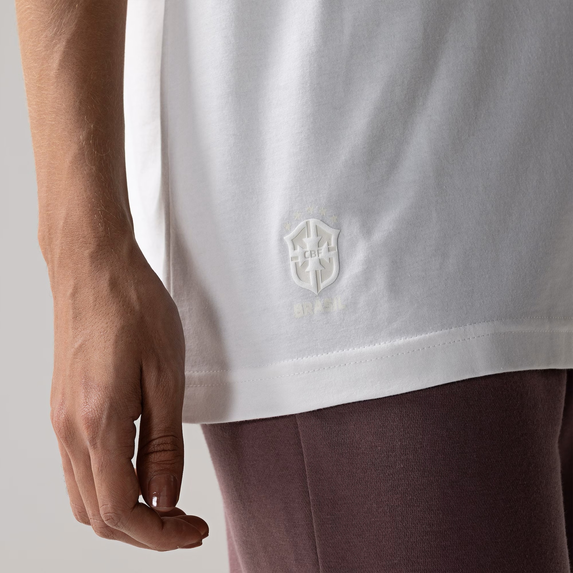 Camiseta Brasil Nike Tonal Feminina - Foto 5