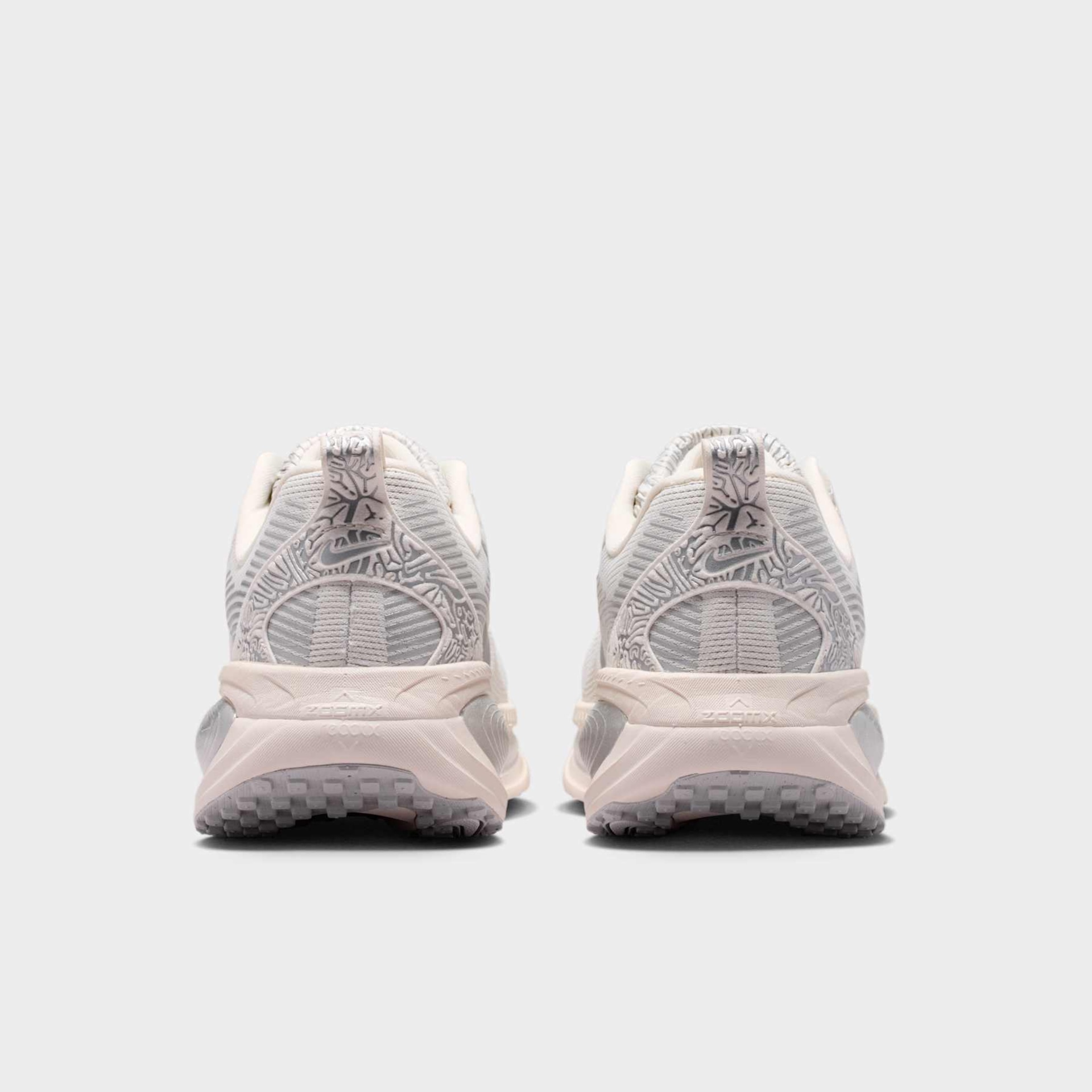 Tênis Nike Vomero 18 SE Feminino - Foto 6