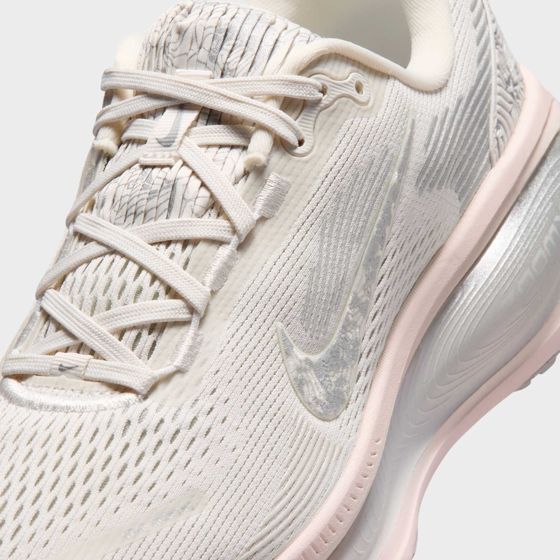Tênis Nike Vomero 18 SE Feminino - Foto 7