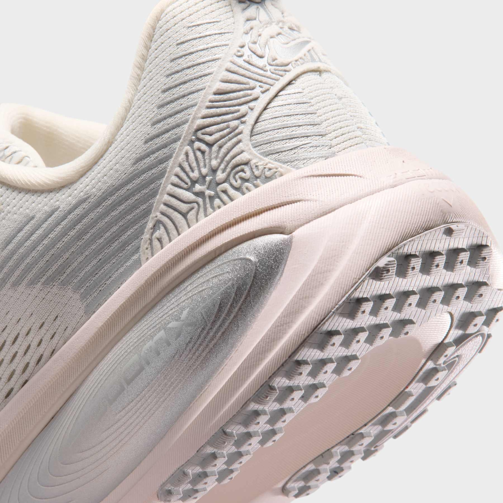 Tênis Nike Vomero 18 SE Feminino - Foto 8