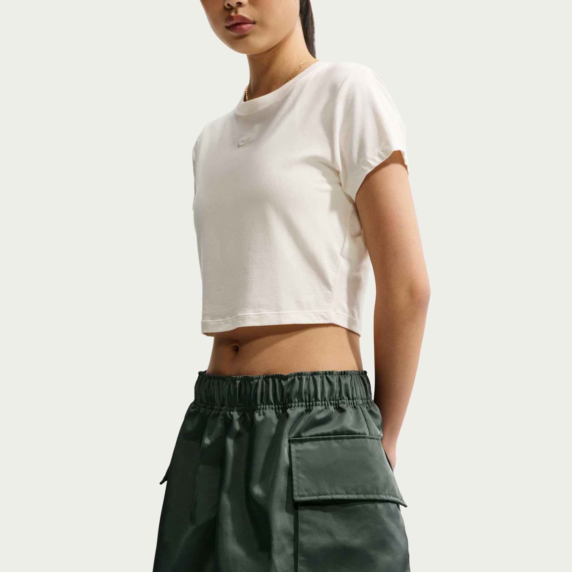 Shorts Nike Satin Cargo Feminino - Foto 2