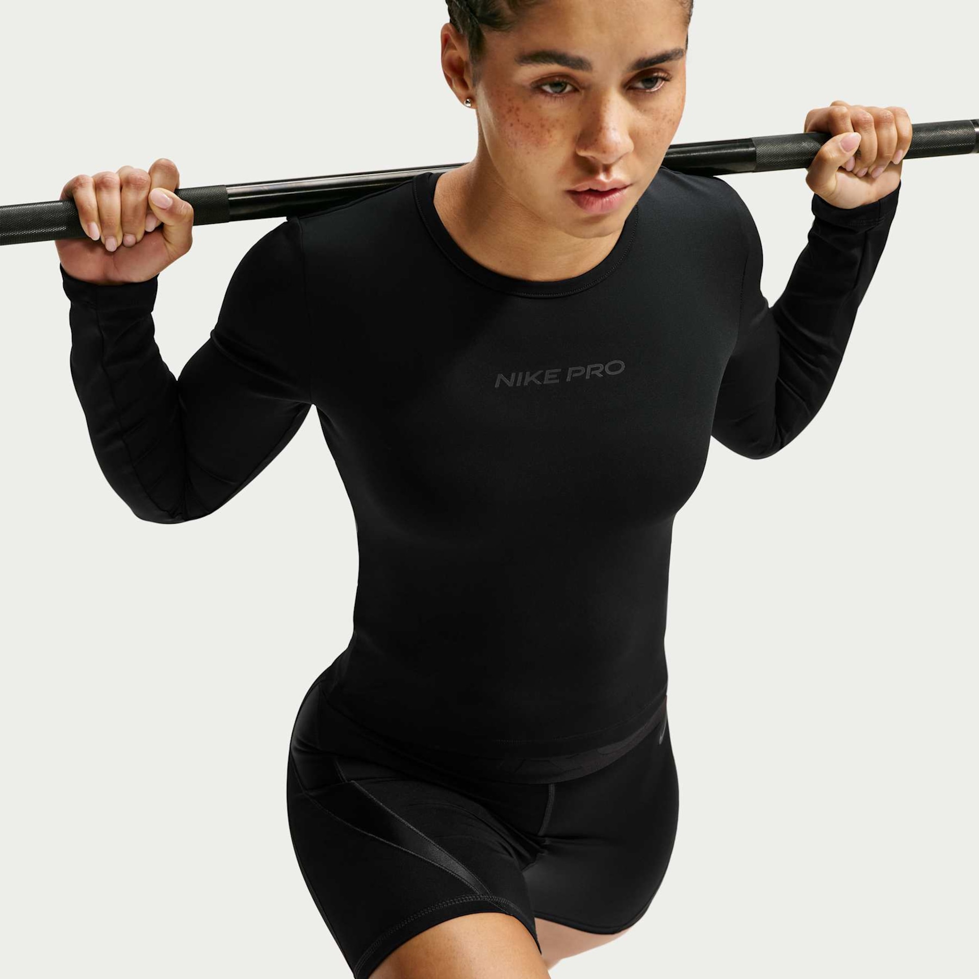 Camiseta Nike Pro Manga Longa Sculpt Feminina - Foto 3