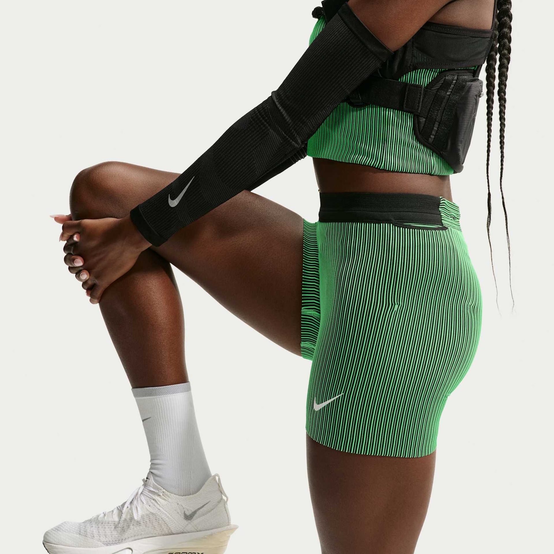 Shorts Dri-FIT Nike Aeroswift ADV Feminino - Foto 3