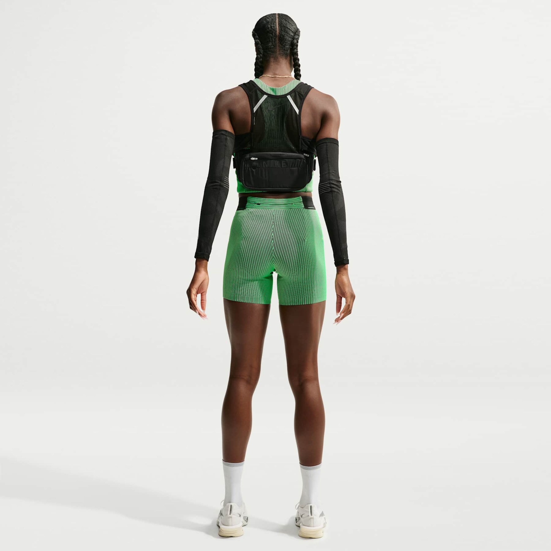Shorts Dri-FIT Nike Aeroswift ADV Feminino - Foto 5