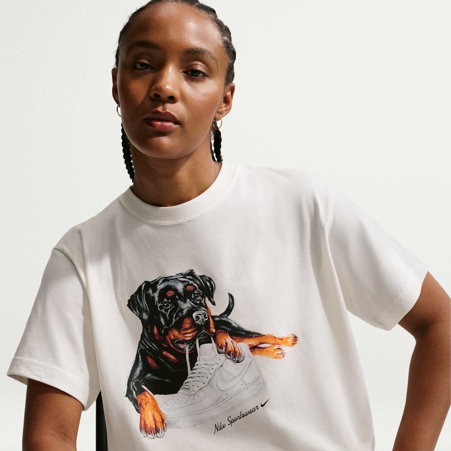 Camiseta Nike Sportswear Classic Oversized Feminina - Foto 3
