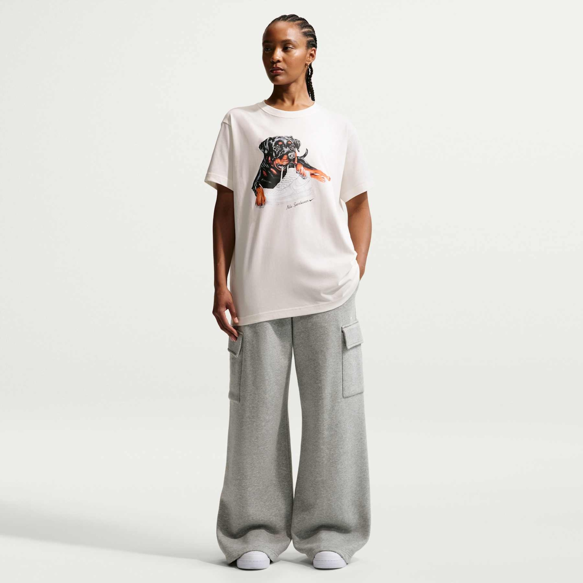 Camiseta Nike Sportswear Classic Oversized Feminina - Foto 4