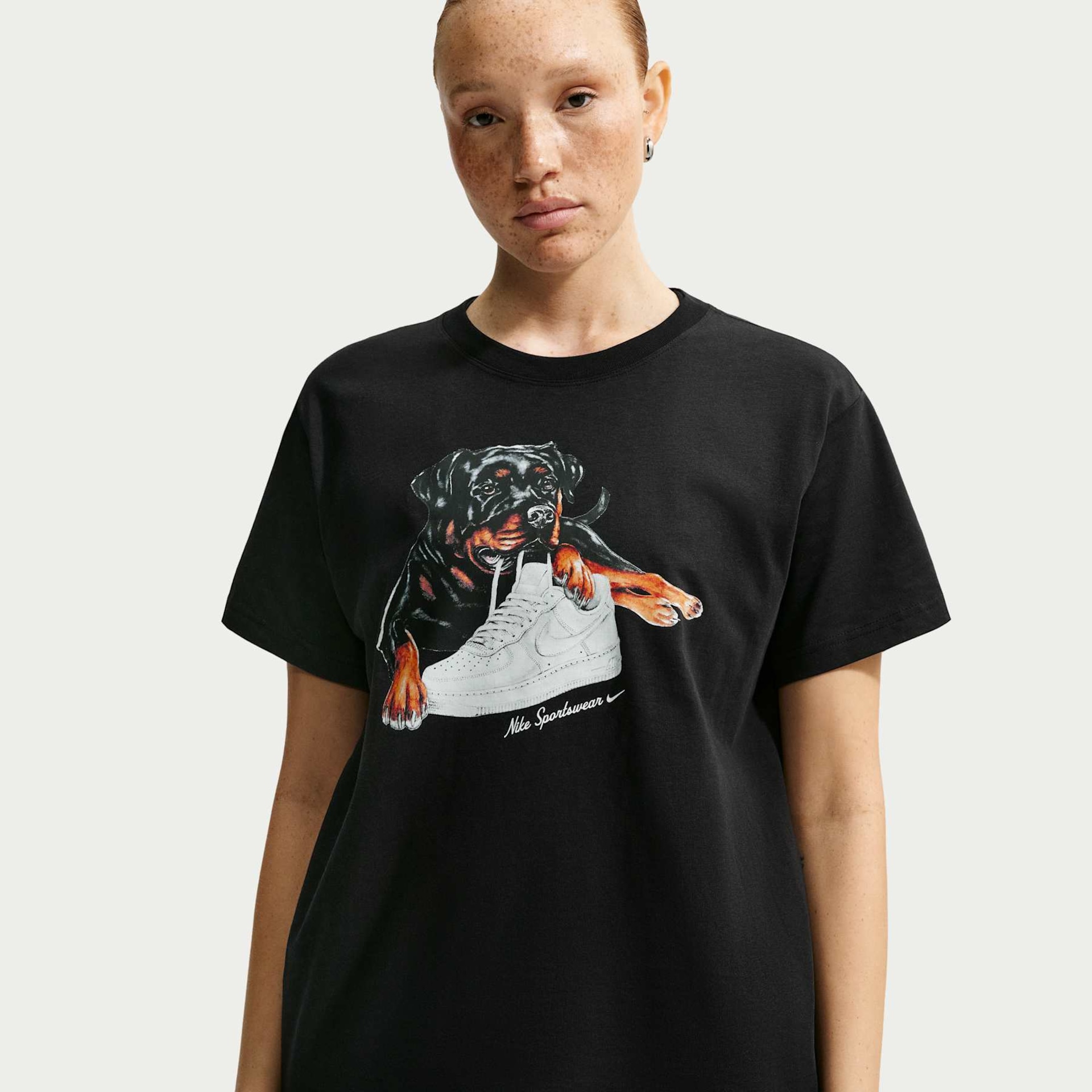 Camiseta Nike Sportswear Classic Oversized Feminina - Foto 1