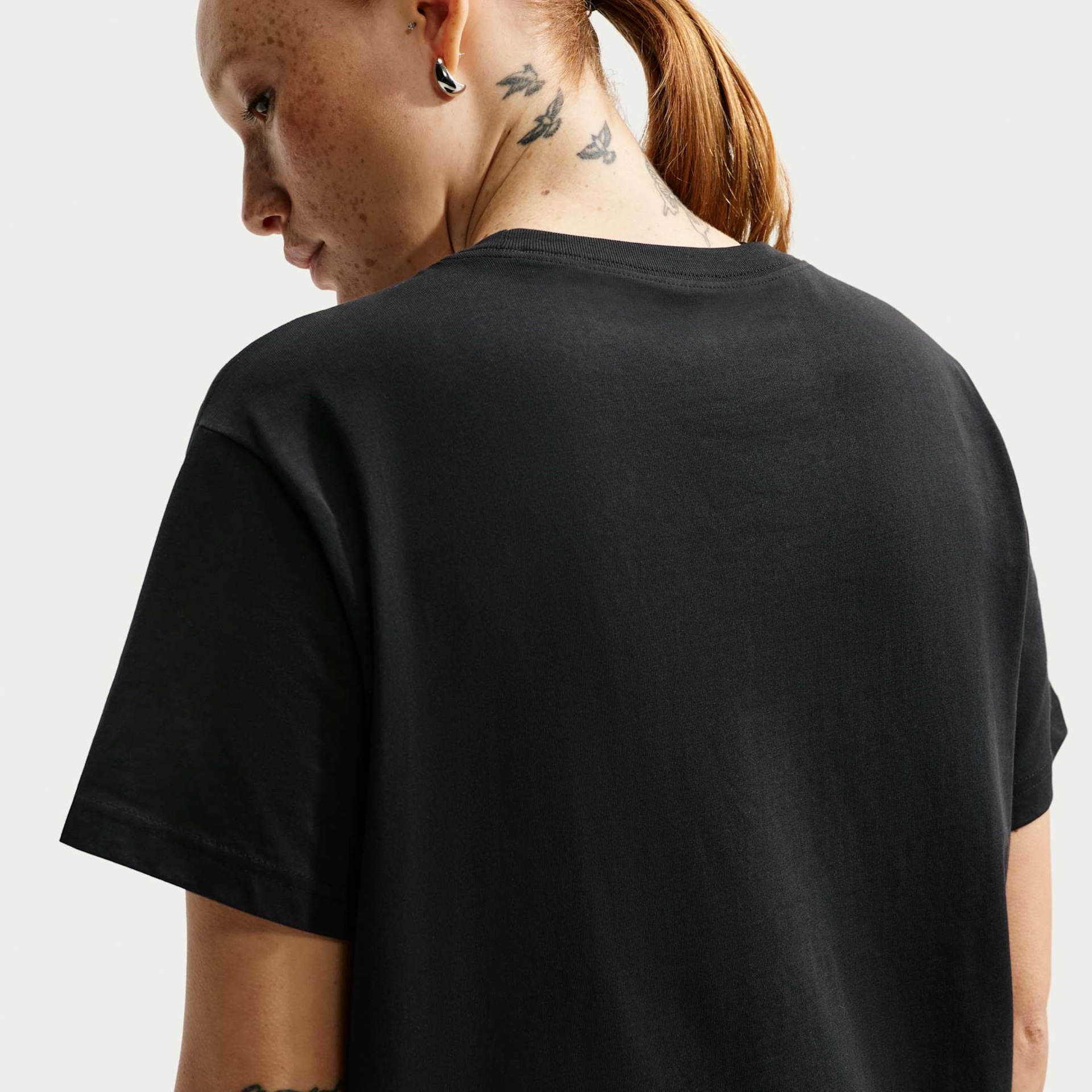 Camiseta Nike Sportswear Classic Oversized Feminina - Foto 2