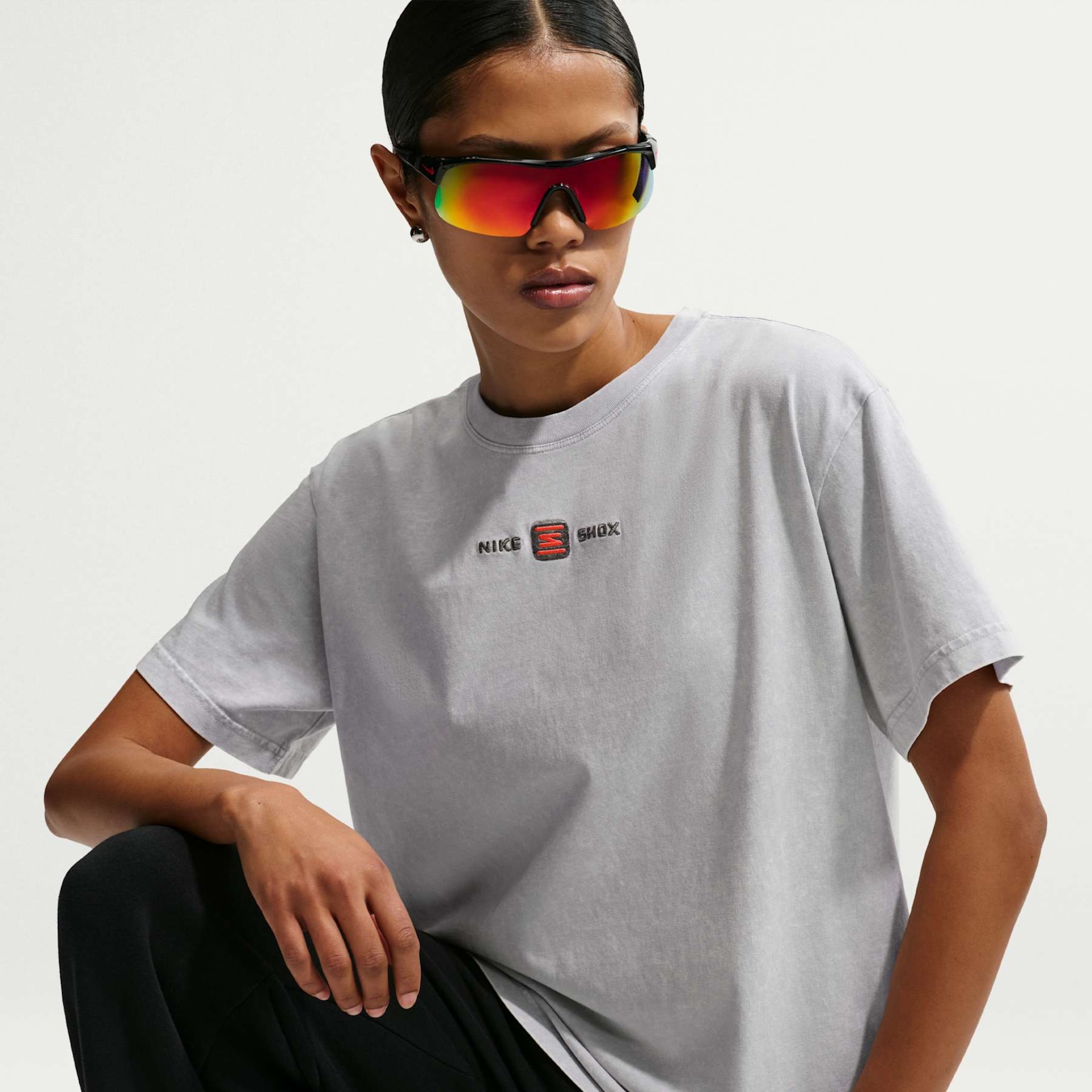 Camiseta Nike Sportswear Classic Shox Feminina - Foto 3