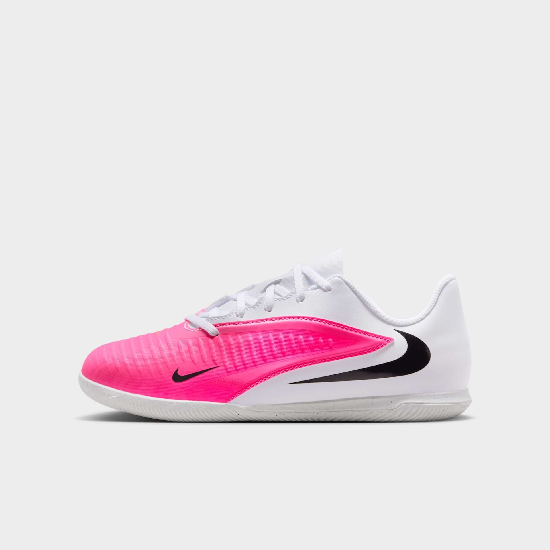 Imagem principal de Chuteira Futsal Nike Phantom 6 Club Low Infantil
