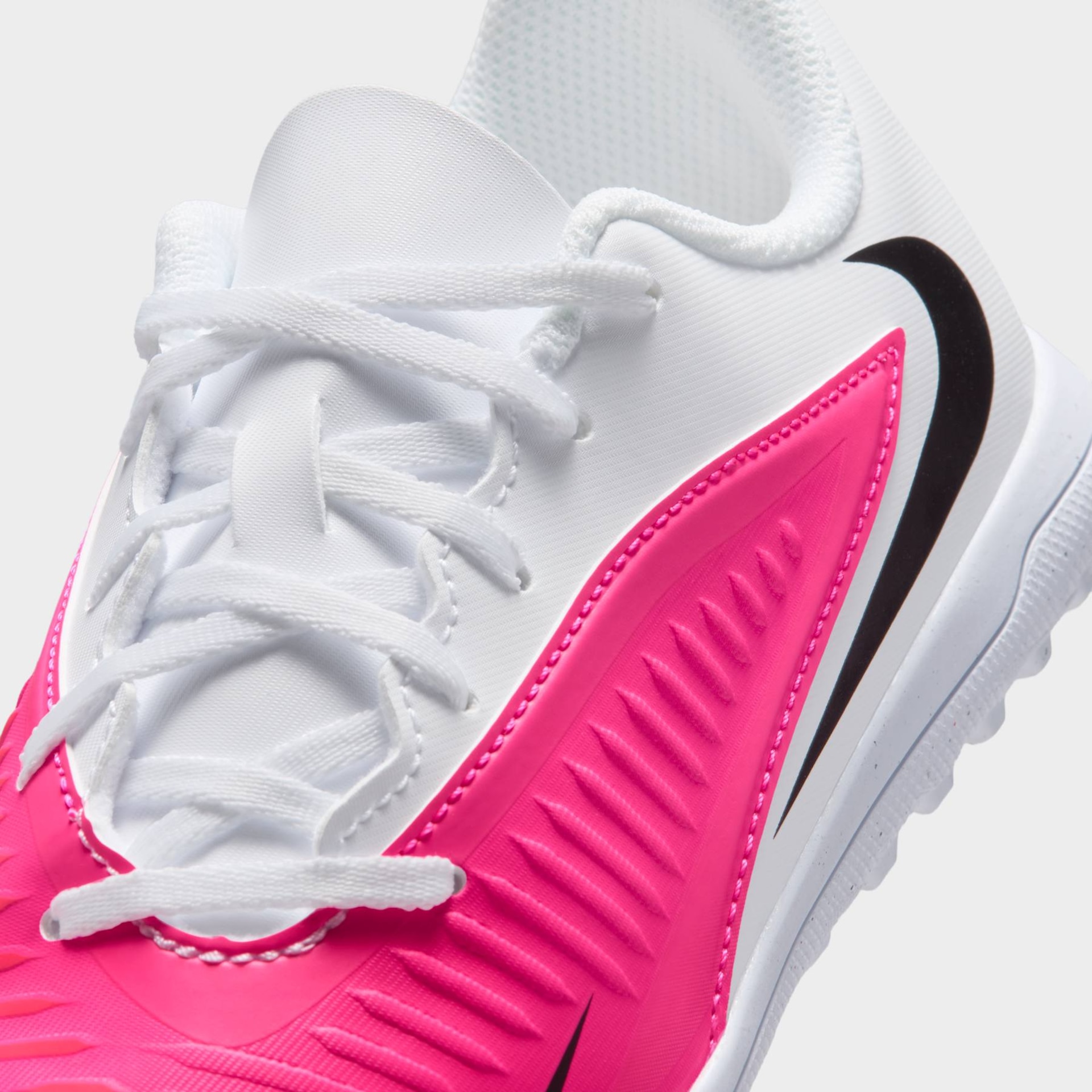 Chuteira Society Nike Phantom 6 Club Low Infantil - Foto 7