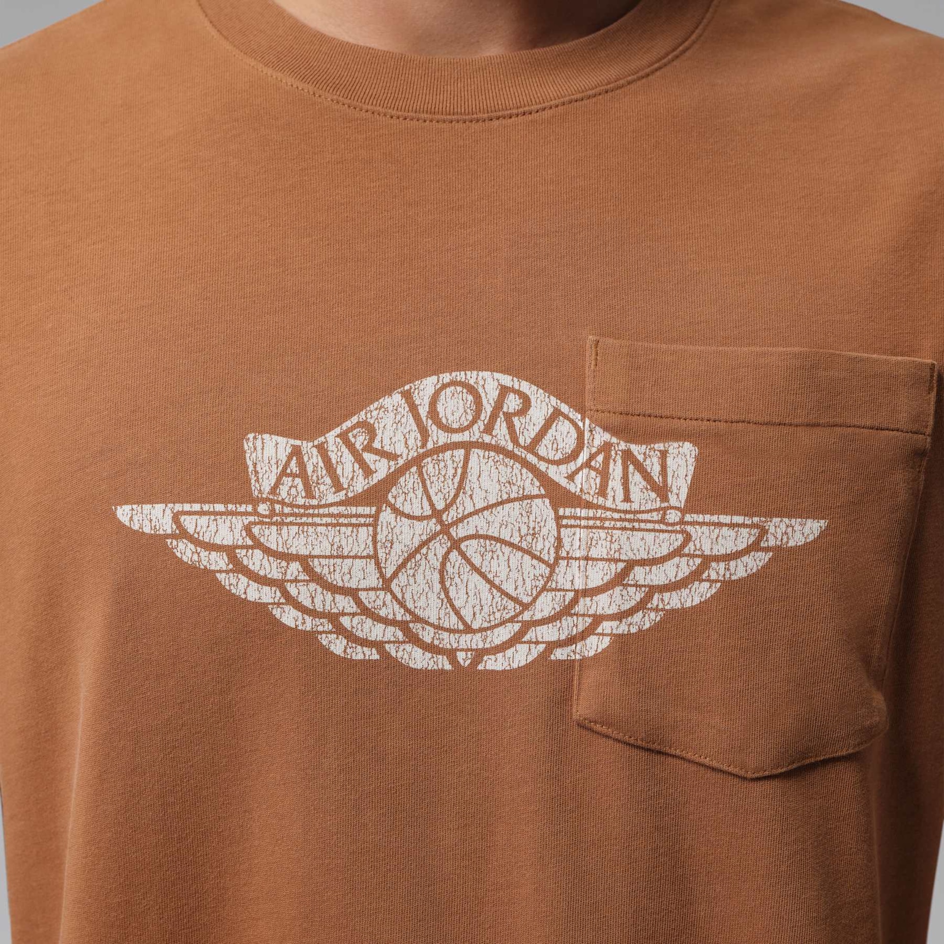 Camiseta Jordan Flight Essentials 85 com Bolso Masculina - Foto 4