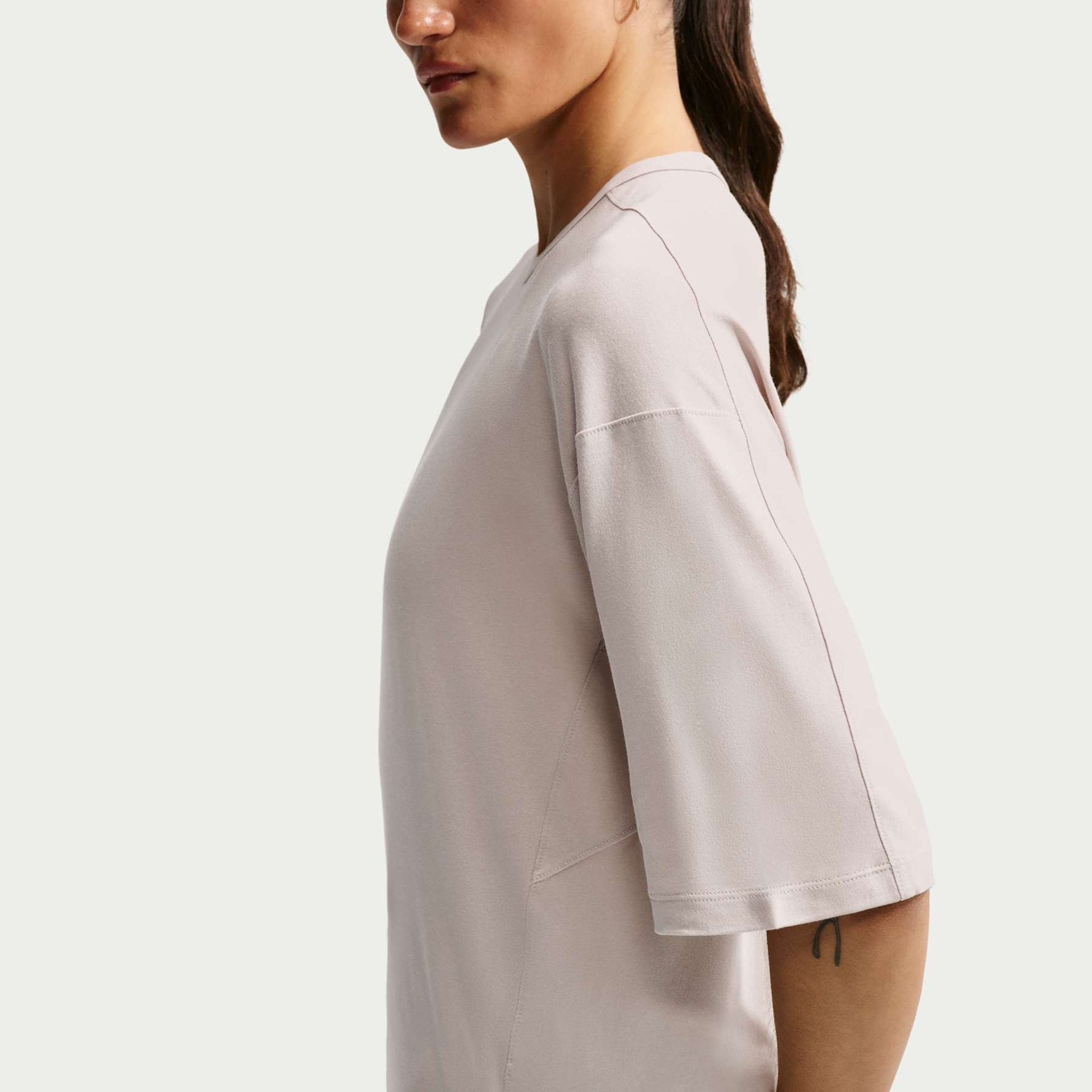Camiseta Dri-FIT Nike 24.7 Feminina - Foto 3