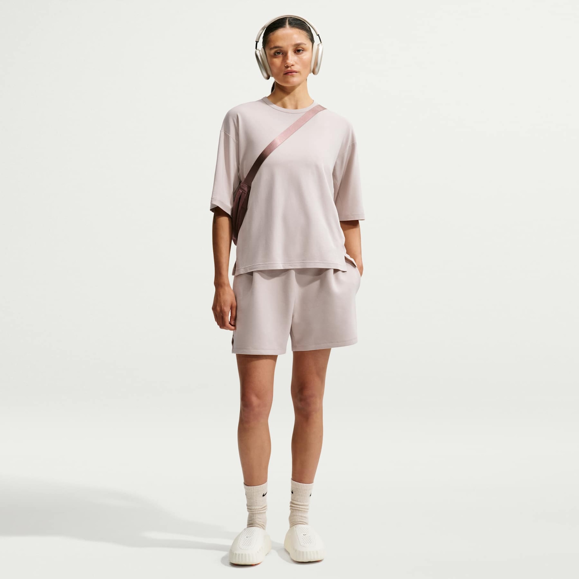 Camiseta Dri-FIT Nike 24.7 Feminina - Foto 4