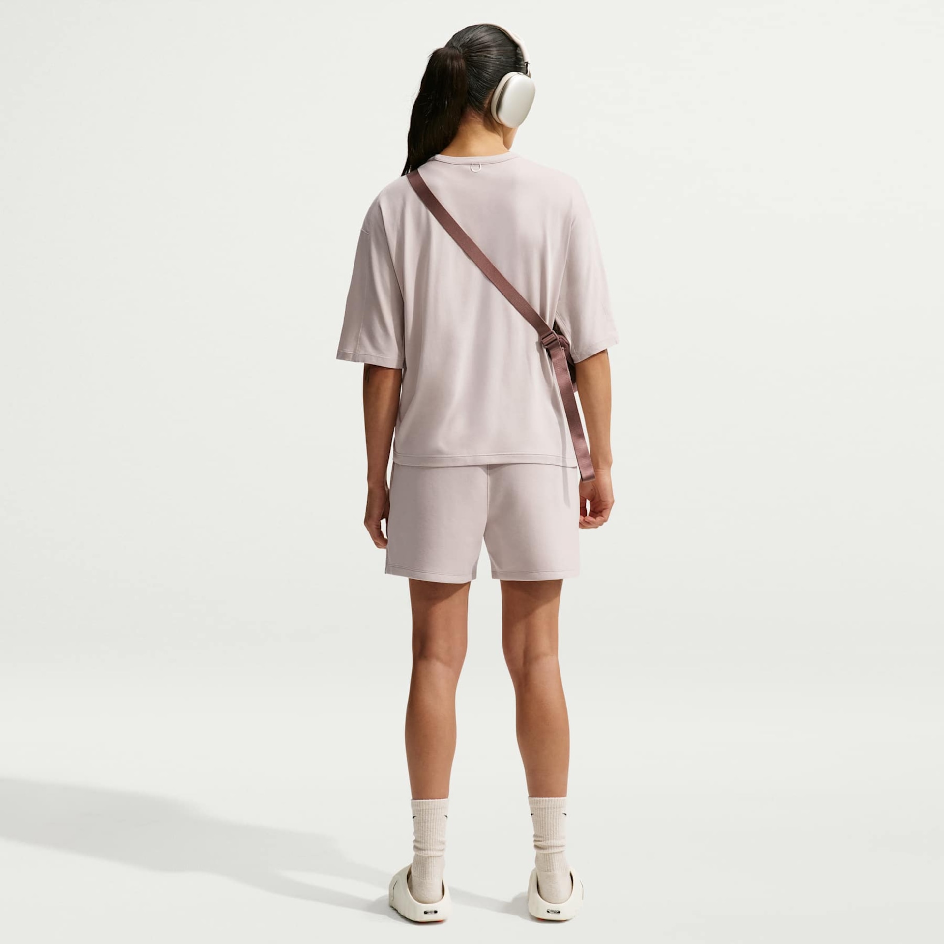 Camiseta Dri-FIT Nike 24.7 Feminina - Foto 5
