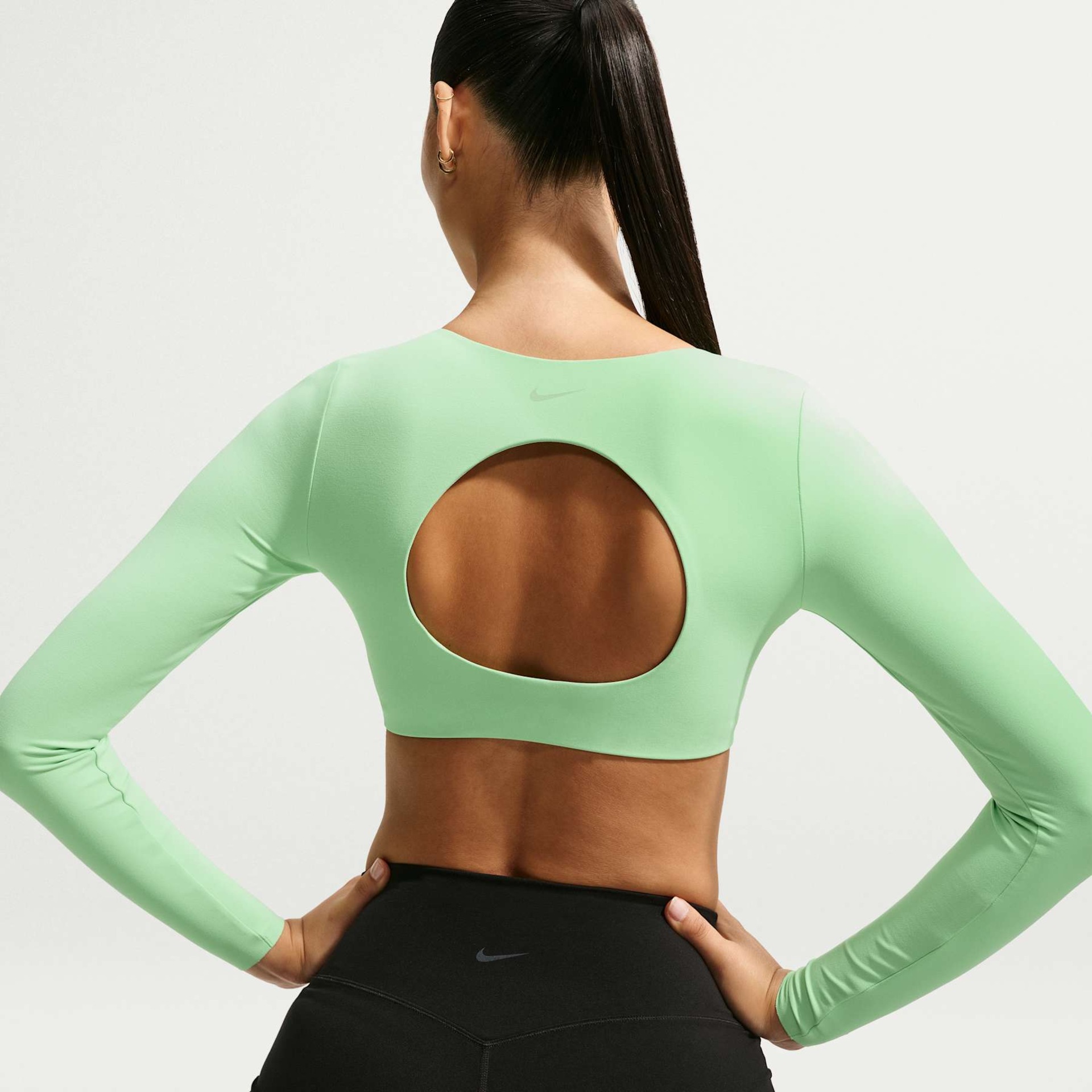 Top Dri-FIT Nike Manga Longa Zenvy Feminino - Foto 2