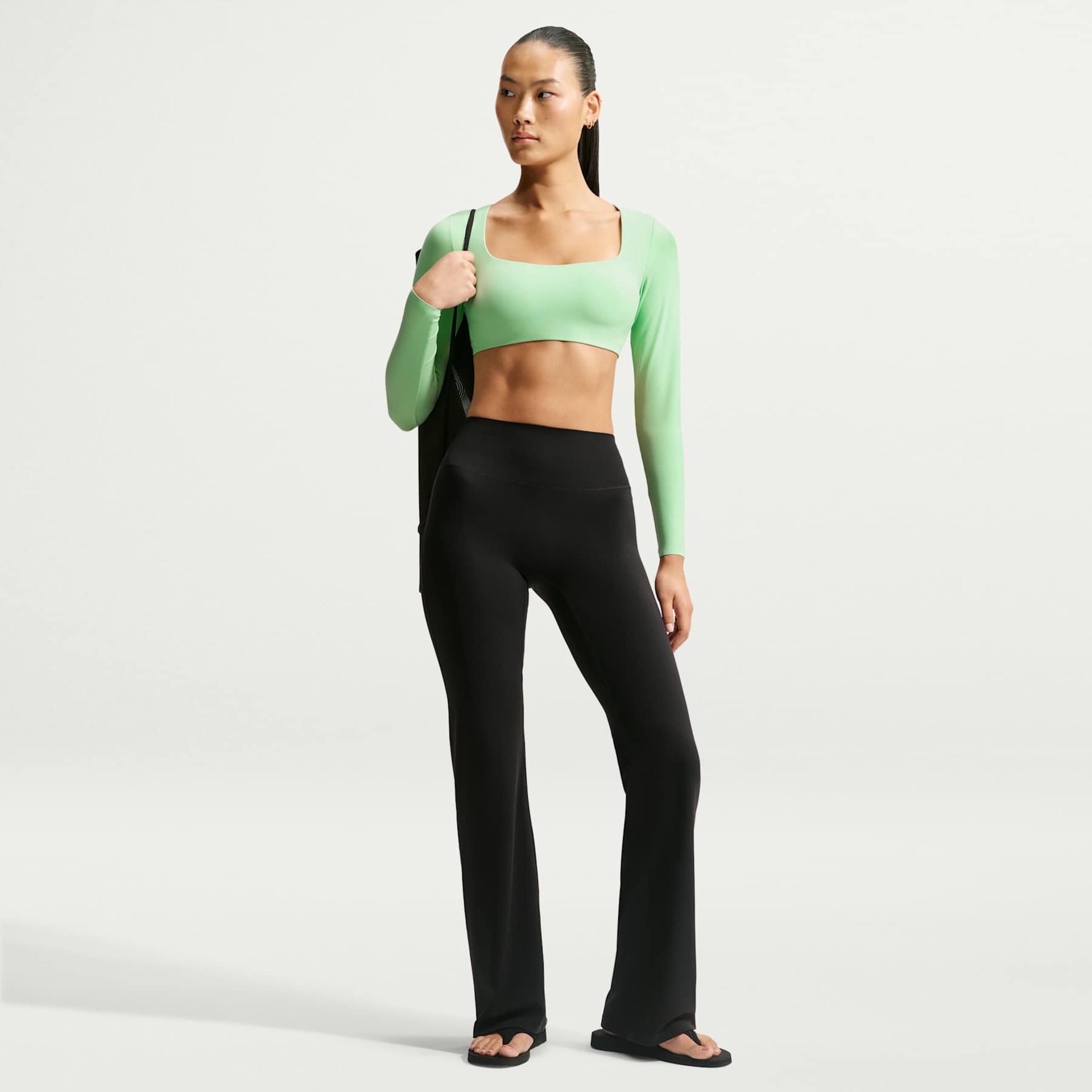 Top Dri-FIT Nike Manga Longa Zenvy Feminino - Foto 4