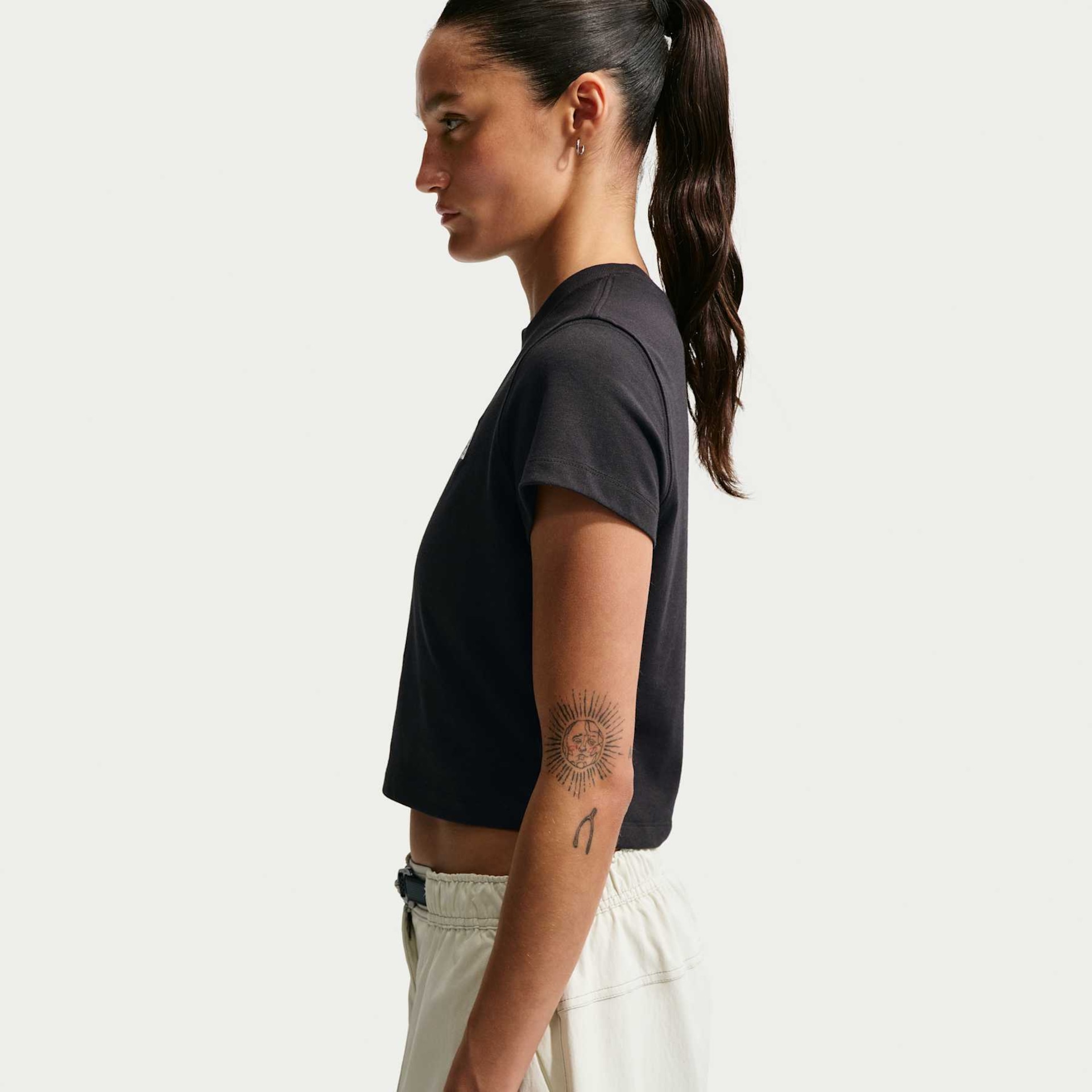 Camiseta Dri-FIT Nike ACG Fitted Feminina - Foto 2