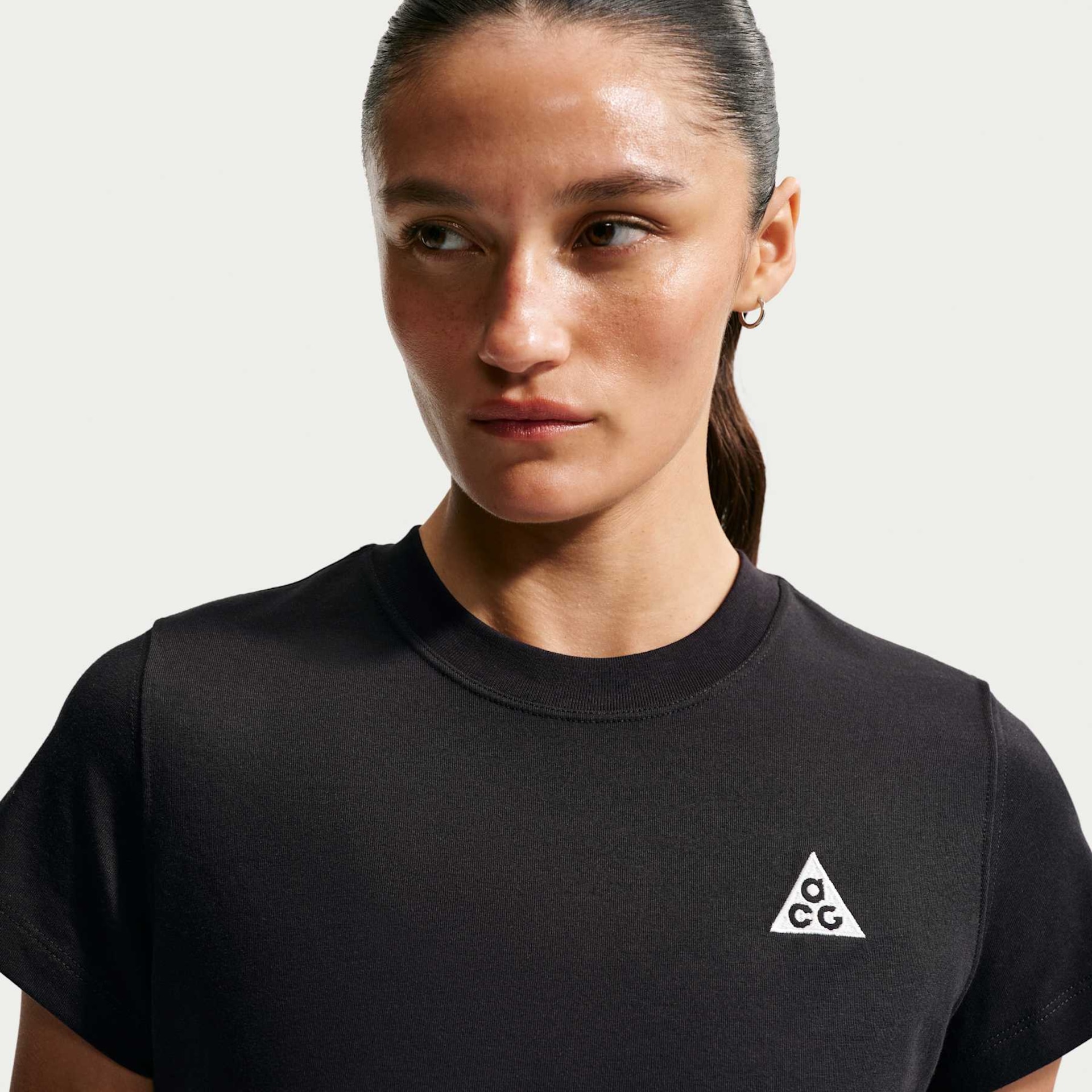 Camiseta Dri-FIT Nike ACG Fitted Feminina - Foto 3