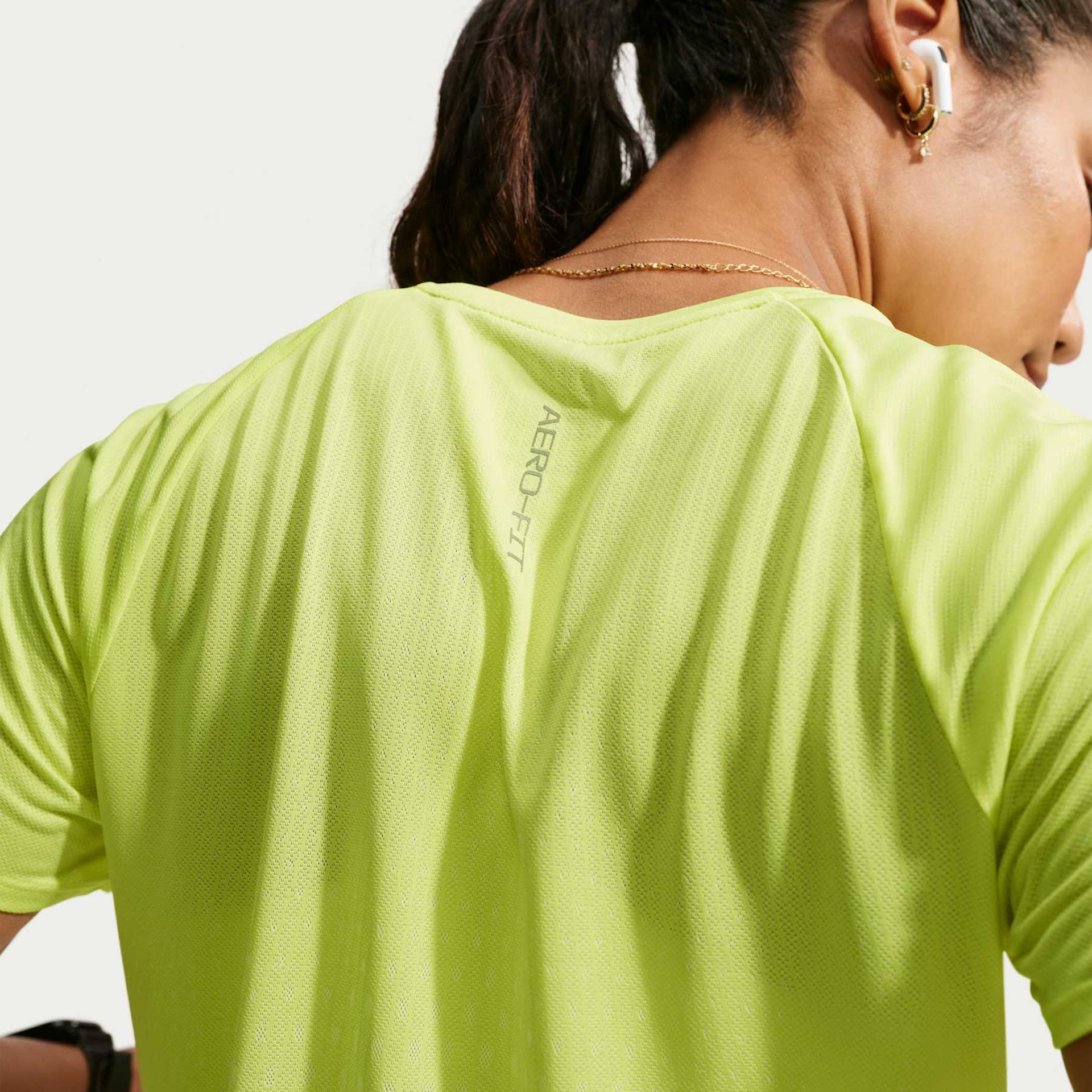 Camiseta Nike Aero-FIT Swift Feminina - Foto 2