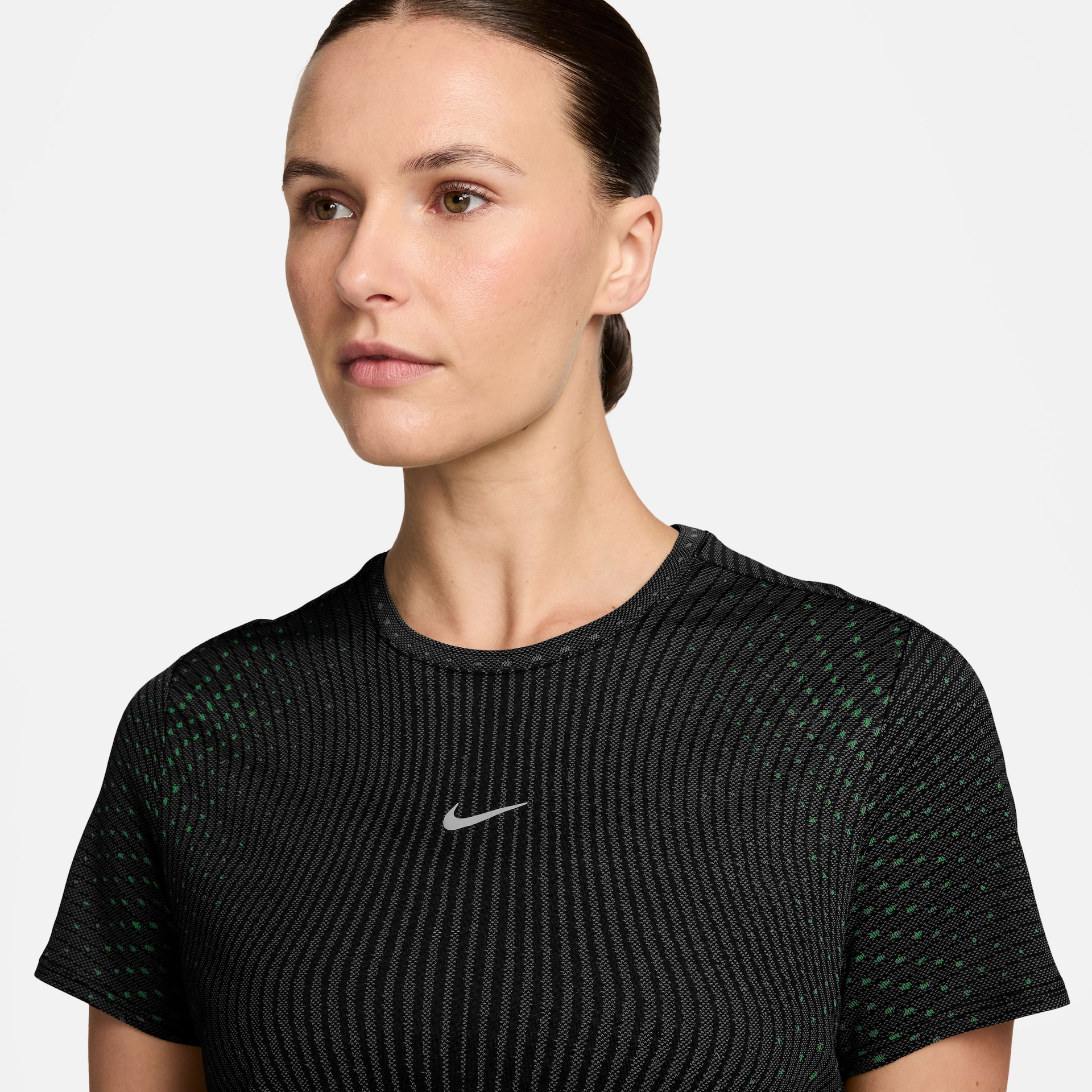 Camiseta Nike Aero-FIT Swift Feminina - Foto 2