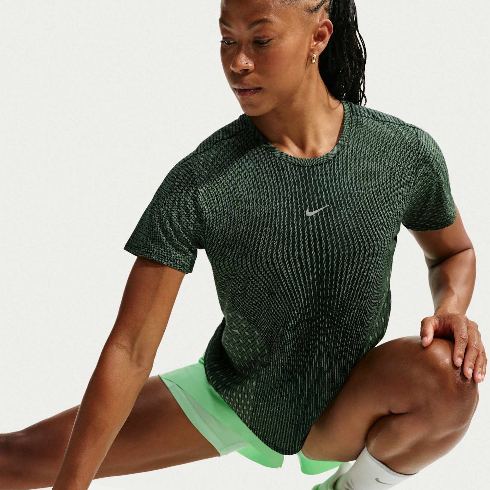 Camiseta Nike Aero-FIT Swift Feminina - Foto 3