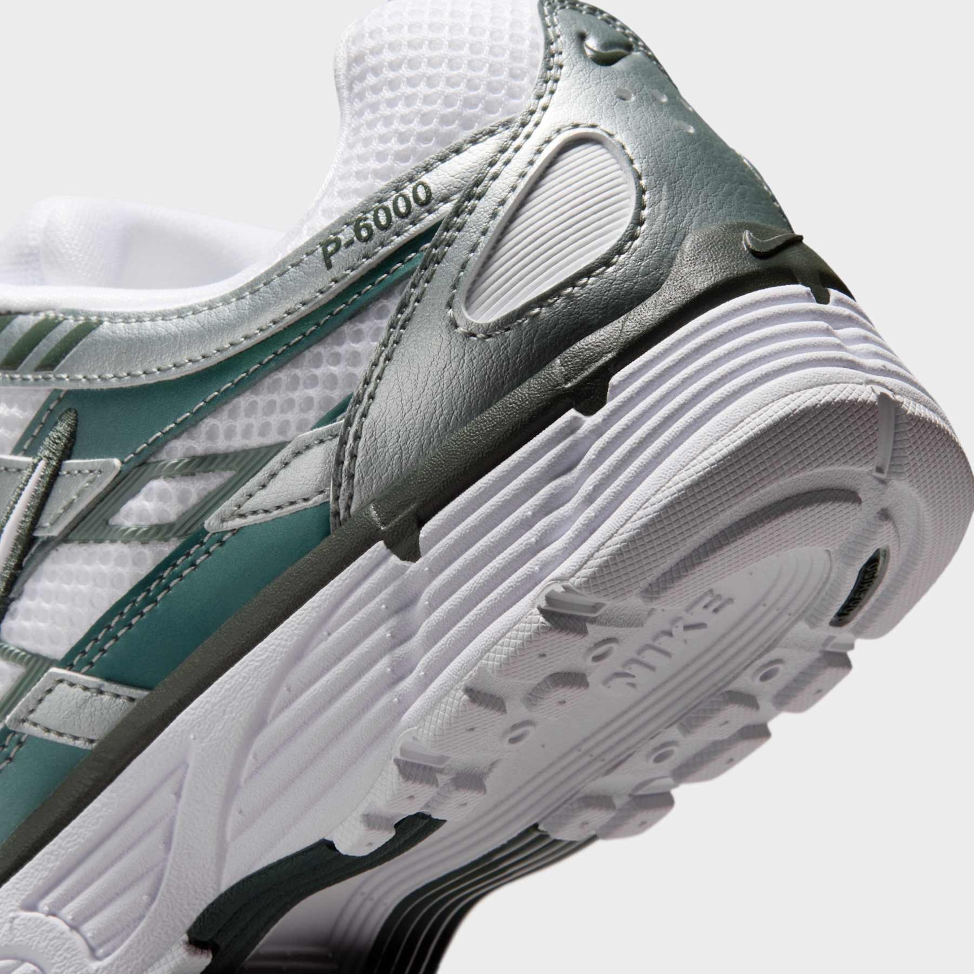 Tênis Nike P-6000 SE Feminino - Foto 8