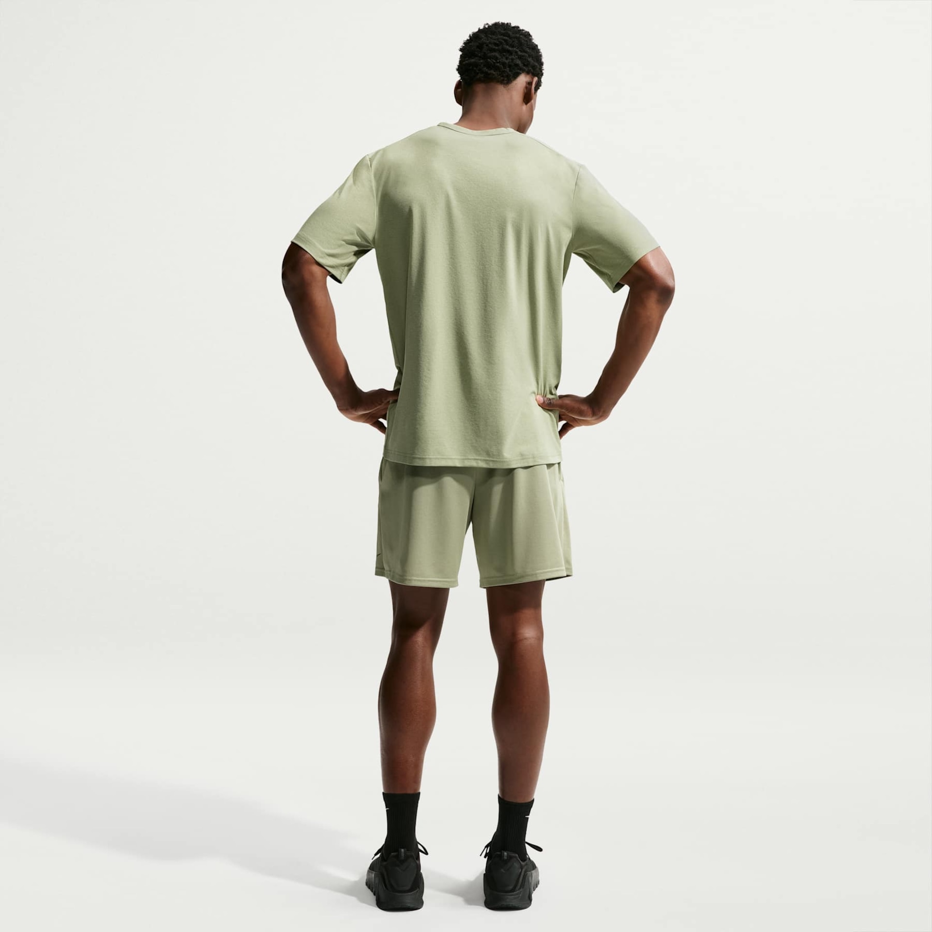 Camiseta Dri-FIT Nike UV Hyverse Field Graphic Masculina - Foto 5