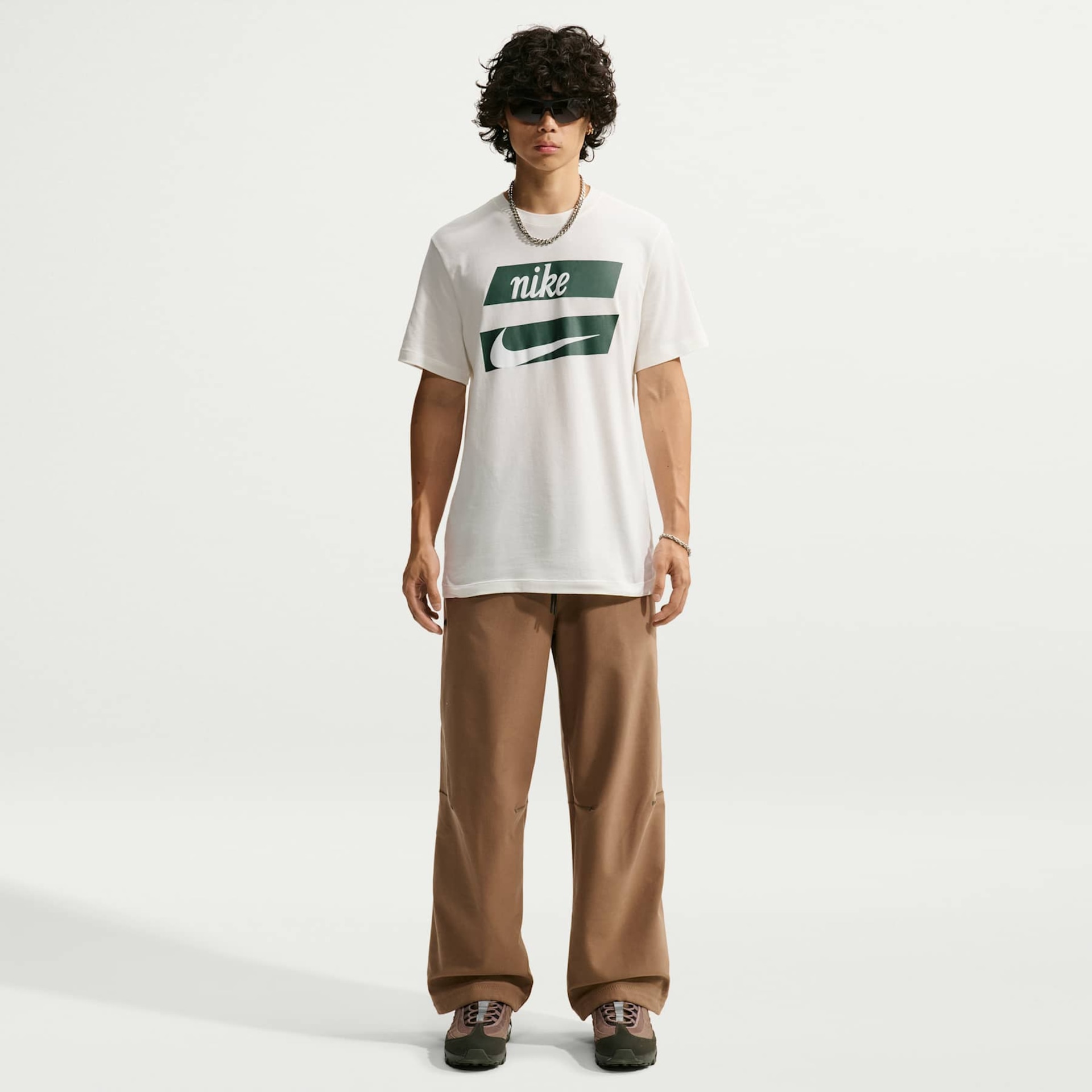 Camiseta Nike Sportswear Club Connect Brand Masculina - Foto 4
