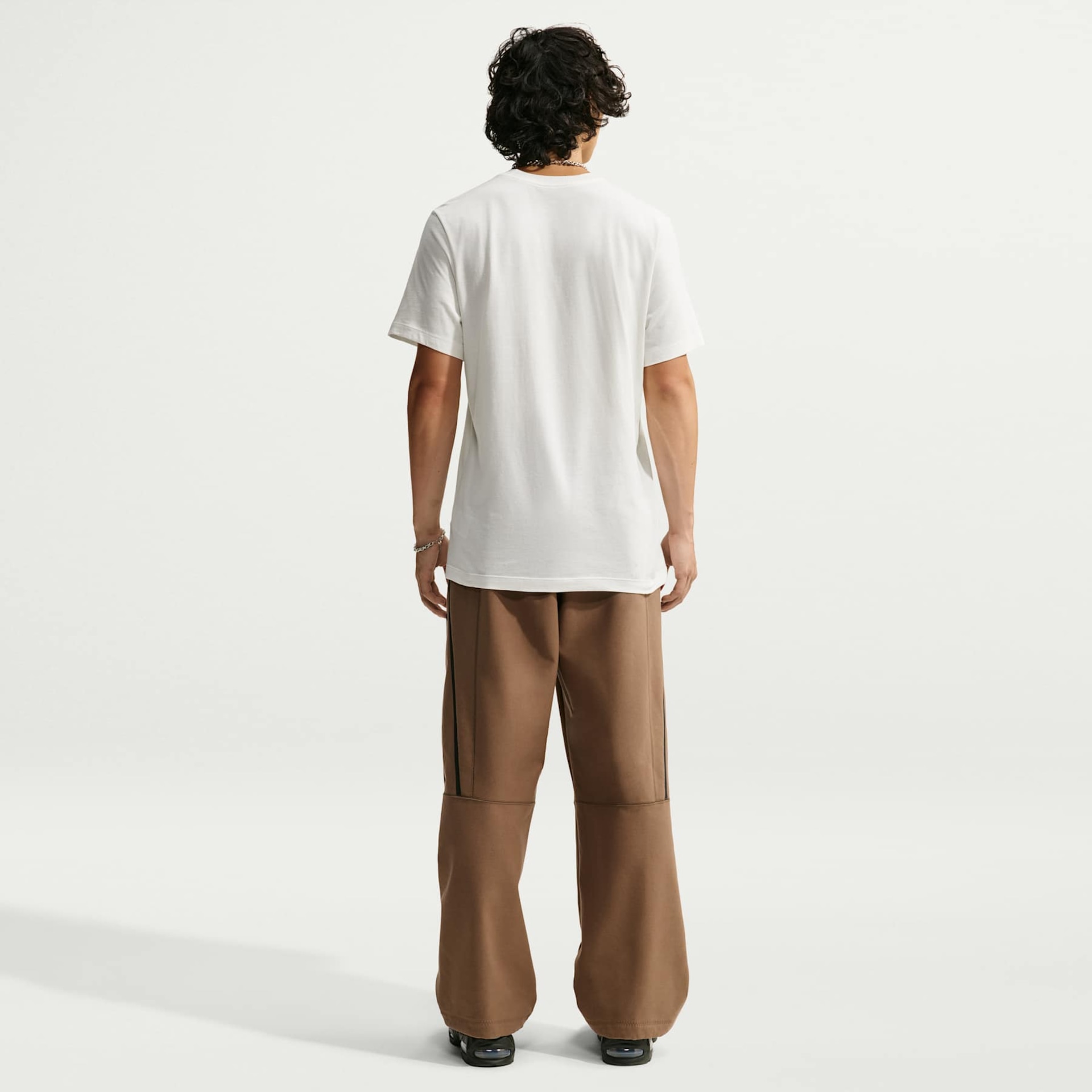 Camiseta Nike Sportswear Club Connect Brand Masculina - Foto 5