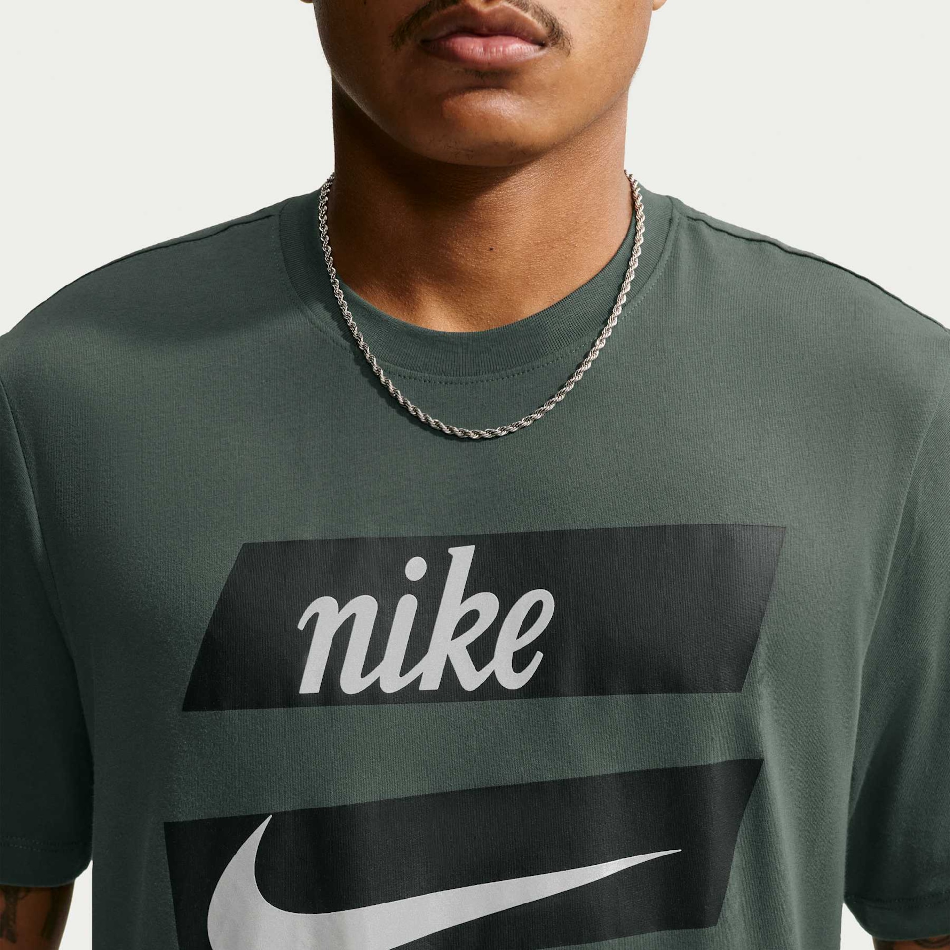 Camiseta Nike Sportswear Club Connect Brand Masculina - Foto 3