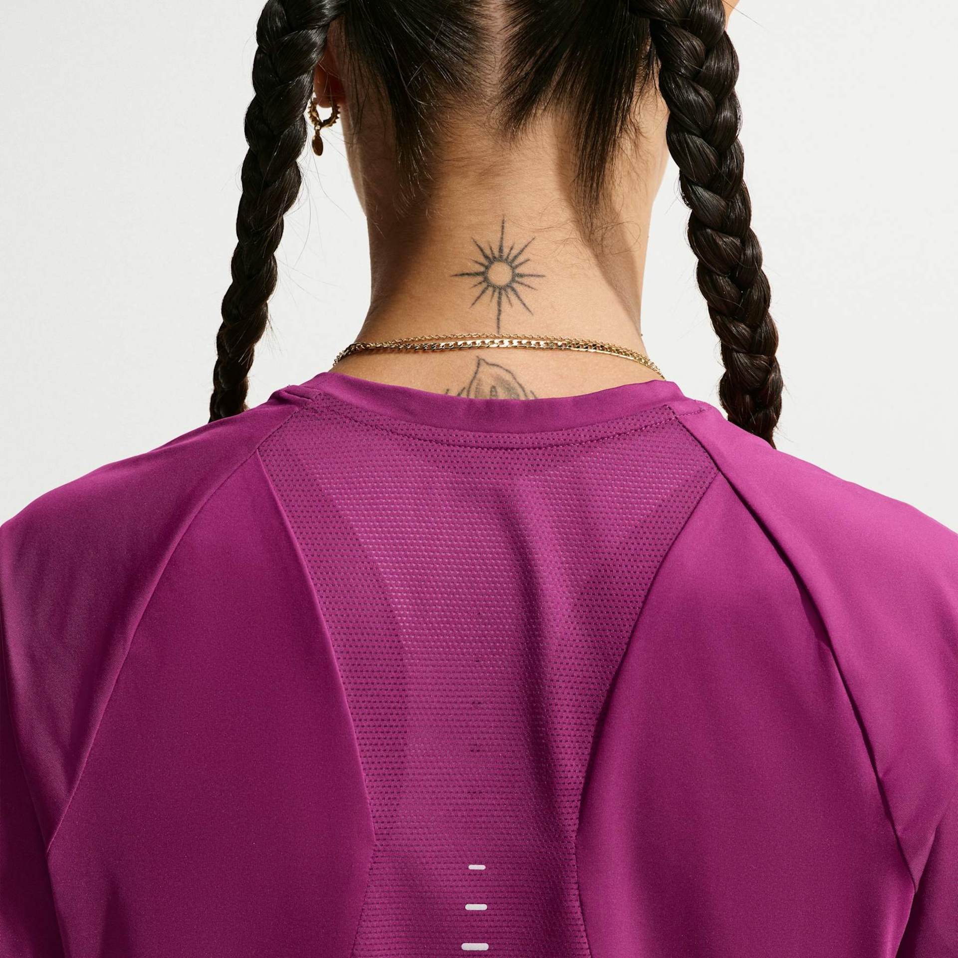 Camiseta Dri-FIT Nike Swift Feminina - Foto 2