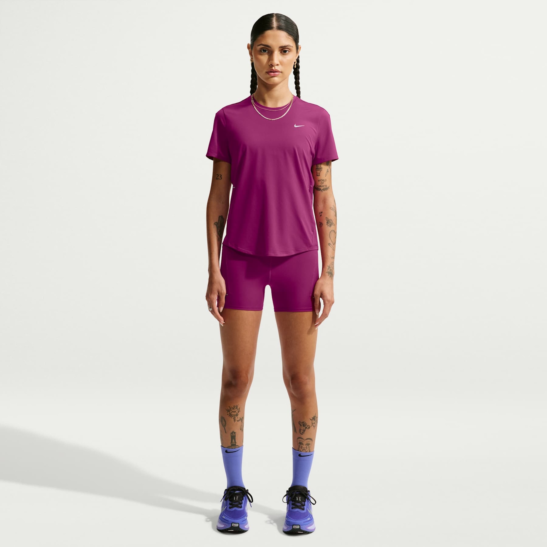 Camiseta Dri-FIT Nike Swift Feminina - Foto 4
