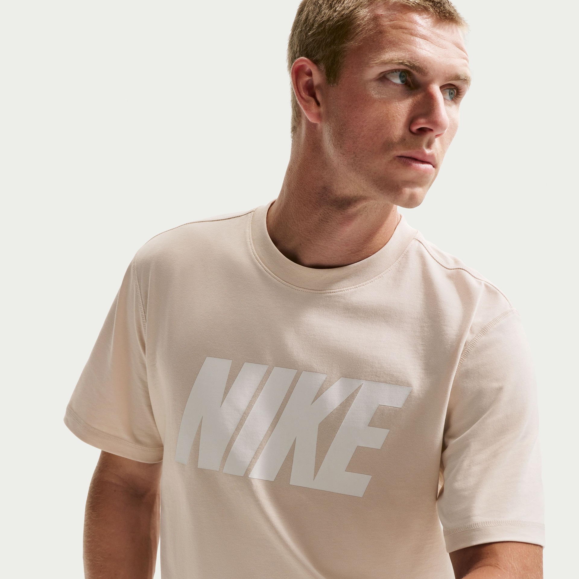 Camiseta Nike Club Varsity Lifestyle Masculina - Foto 2