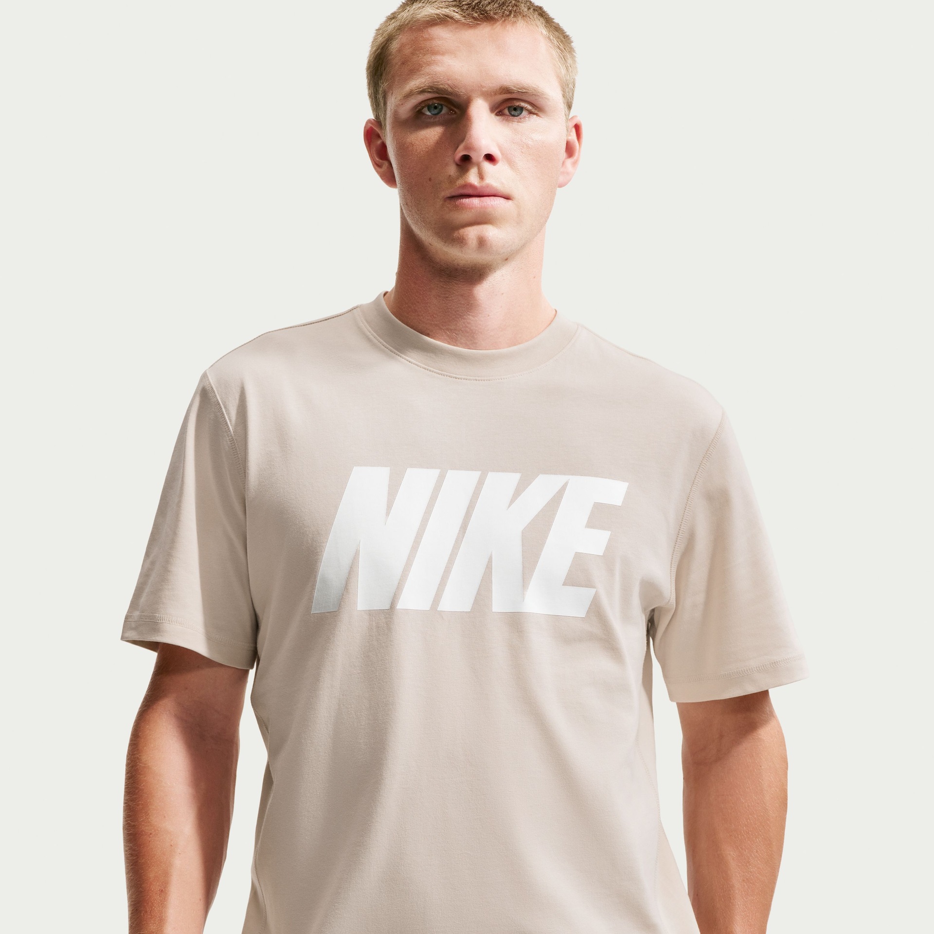 Camiseta Nike Club Varsity Lifestyle Masculina - Foto 1