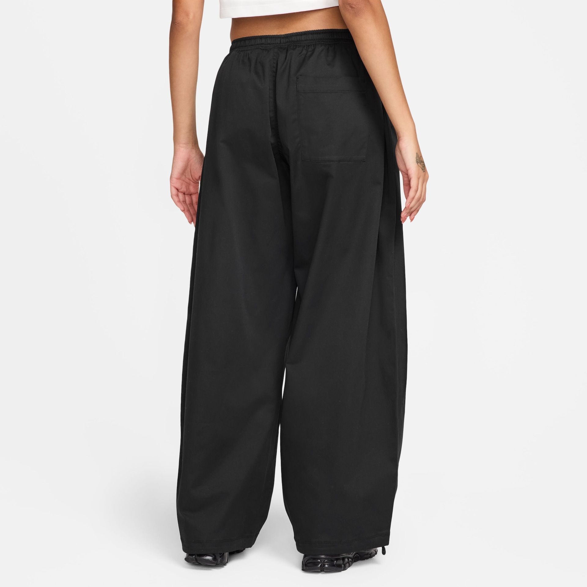 Calça Nike Street Utility Woven Oversized Feminina - Foto 3