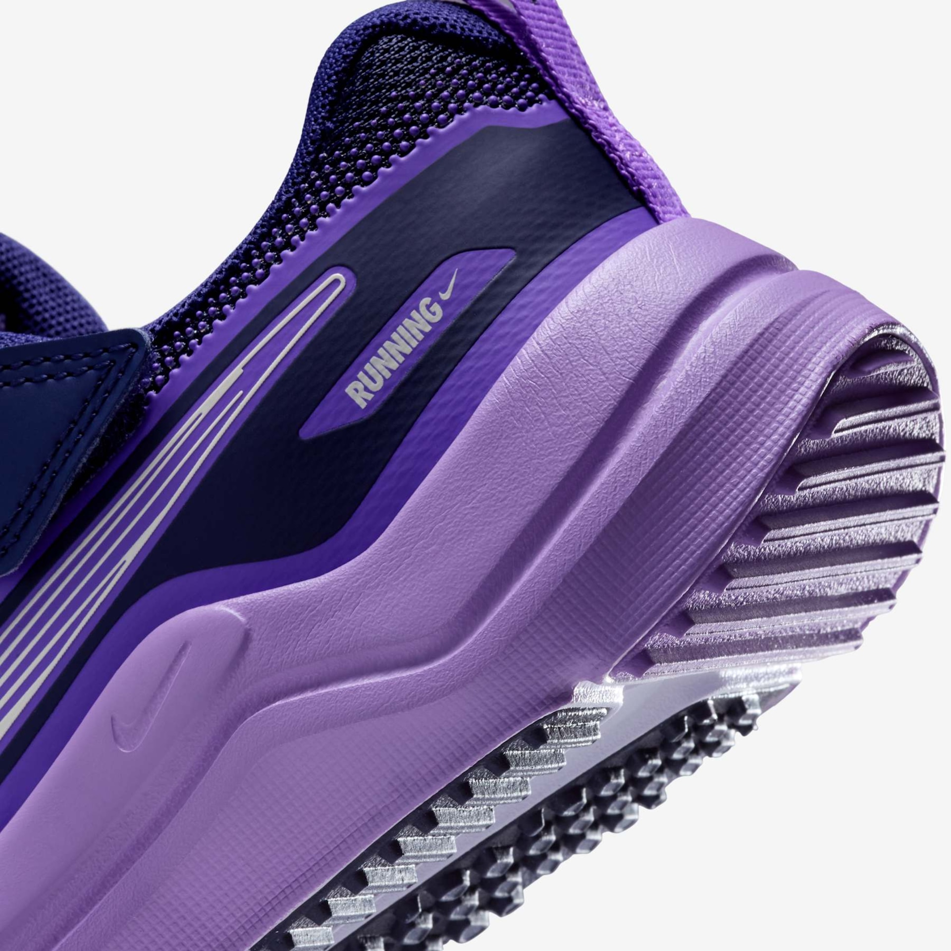 Tênis Nike Cosmic Runner Swoosh Infantil - Foto 8