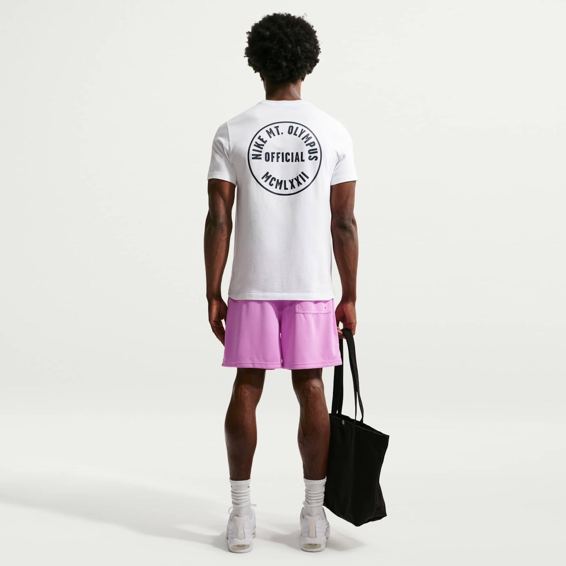 Camiseta Nike Sportswear Celebrate Brand Unissex - Foto 5