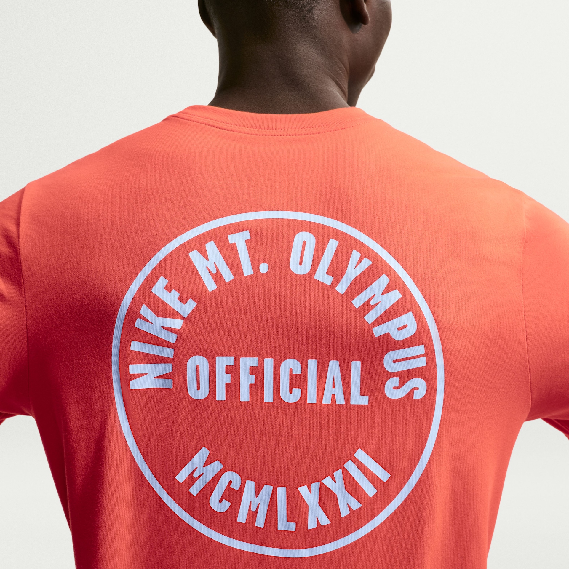 Camiseta Nike Sportswear Celebrate Brand Unissex - Foto 4