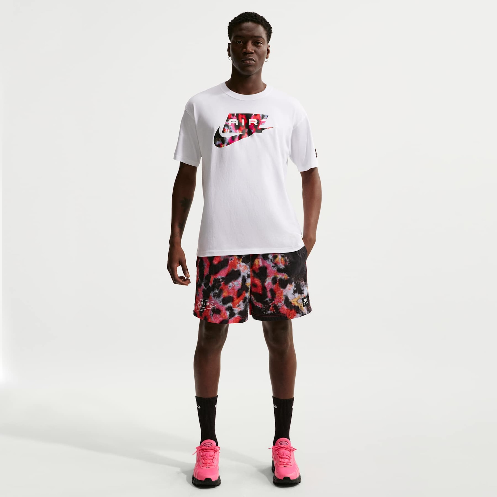 Camiseta Nike Sportswear Air AOP Unissex - Foto 4