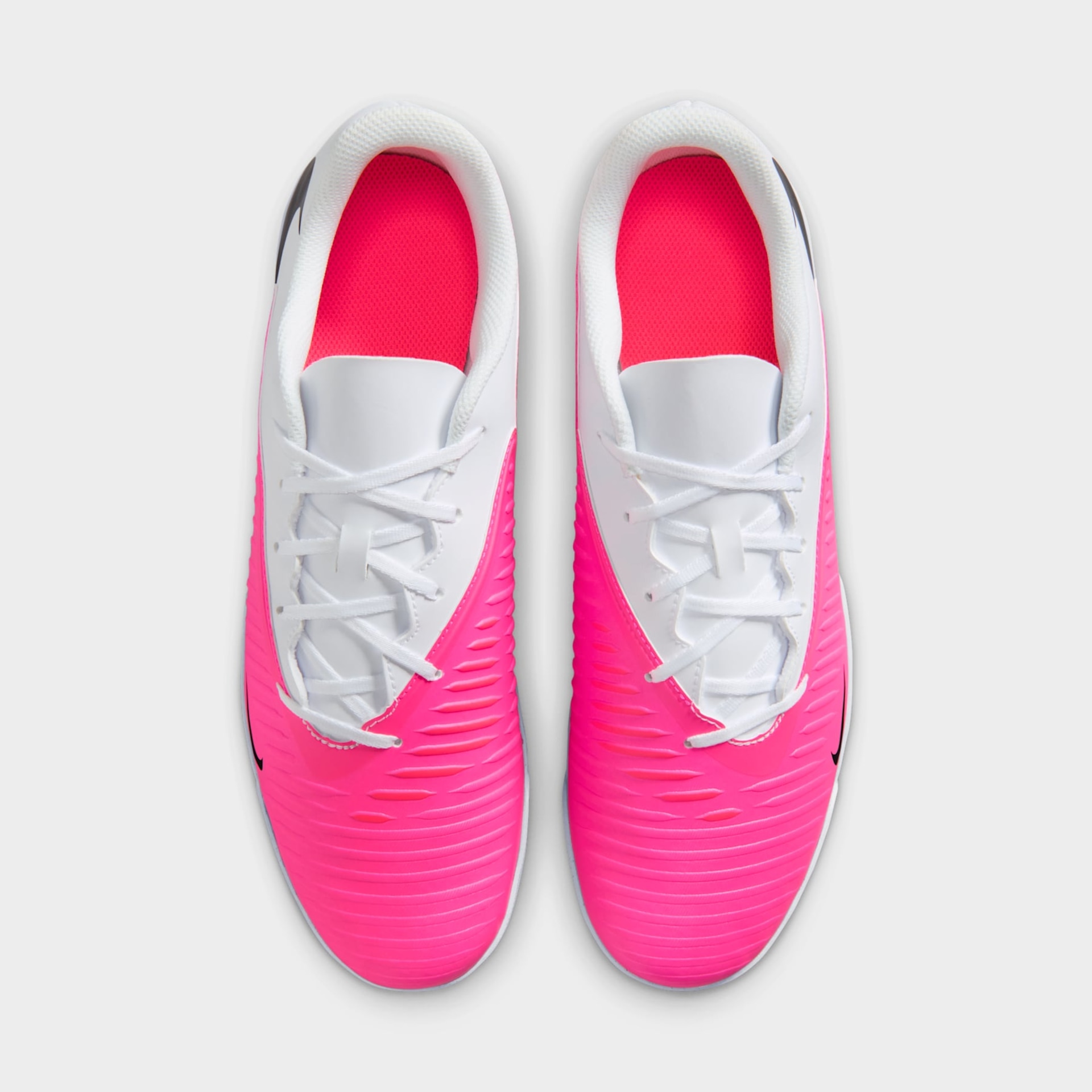 Chuteira Society Nike Phantom 6 Club Low  - Foto 4